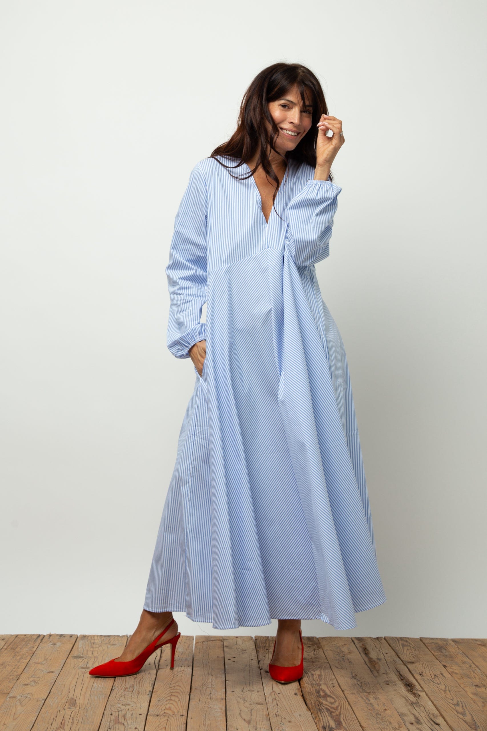 BRAY DRESS     שמלה אוברסייז פסים תכלת image 7