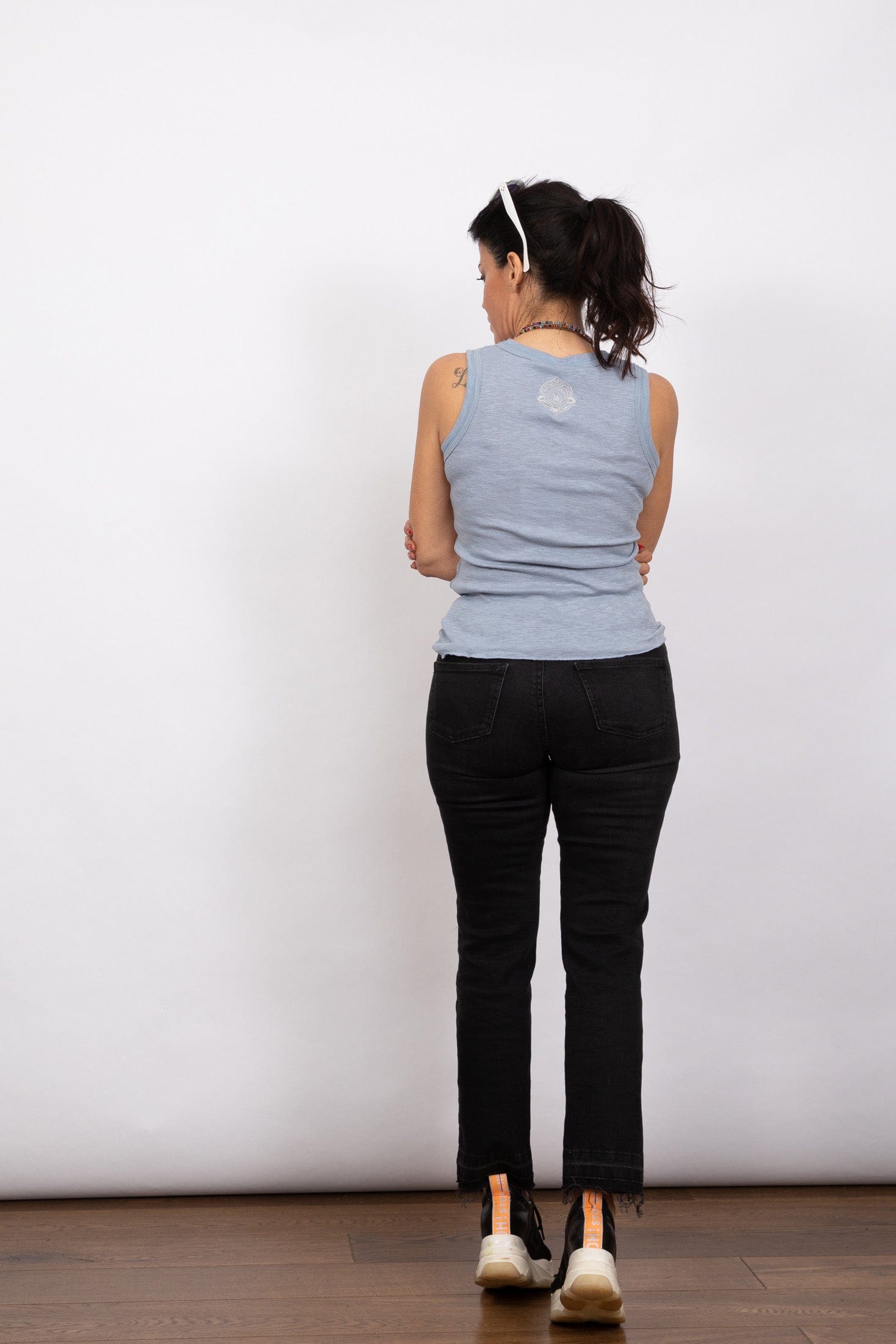 ARES גופיה תכלת צמודה image 7