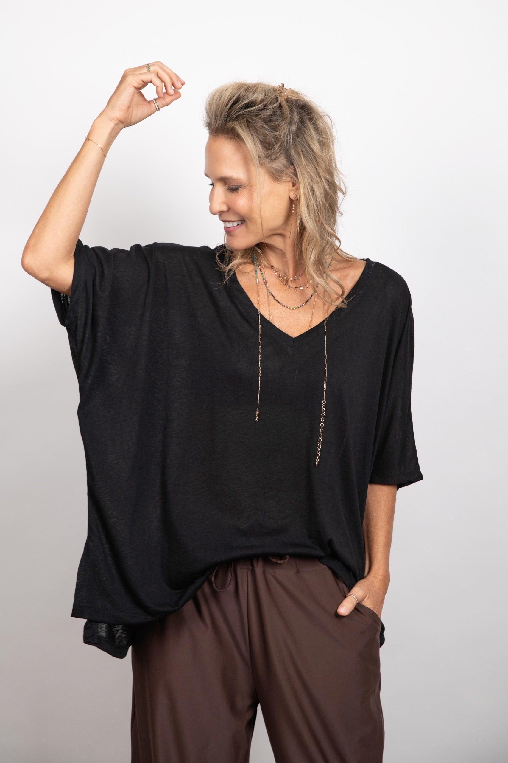 CLIO חולצה אוברסייז שחורה