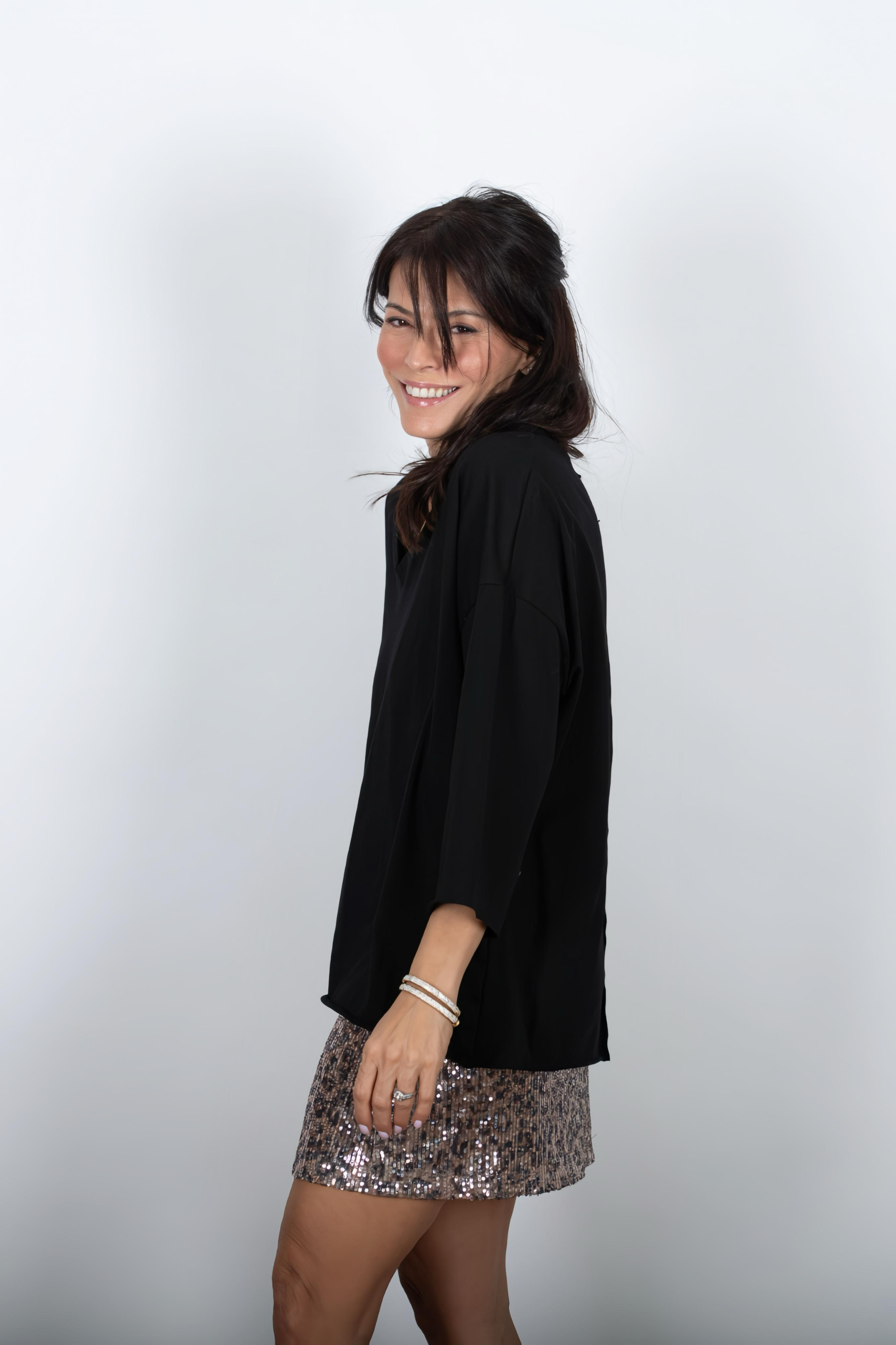 DANIEL שחורהV חולצה אוברסייז image 4