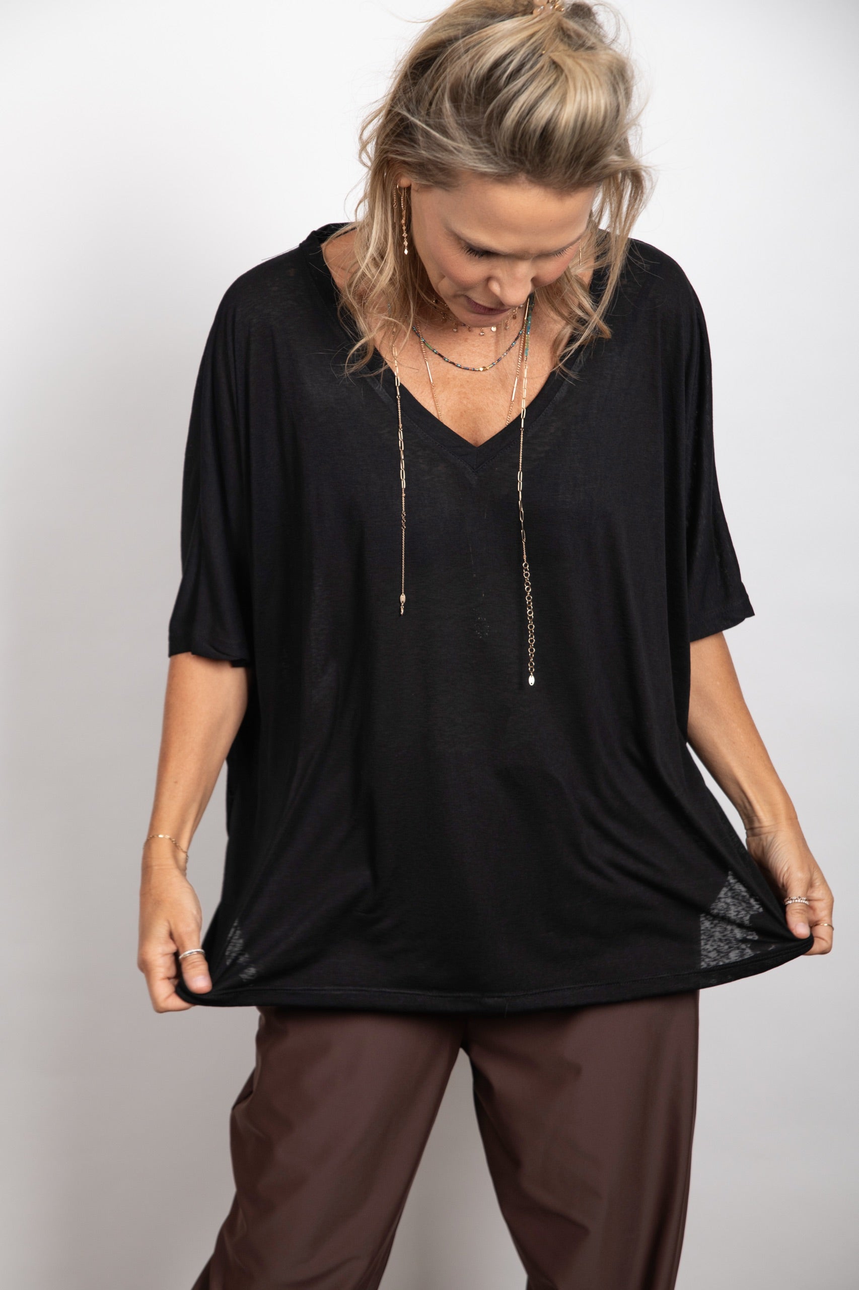 CLIO חולצה אוברסייז שחורה