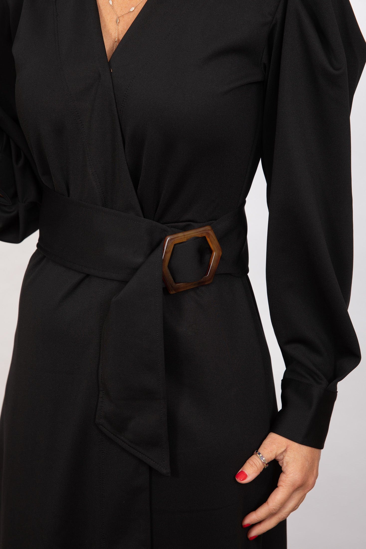 HERA שמלת מעטפת שחורה image 5