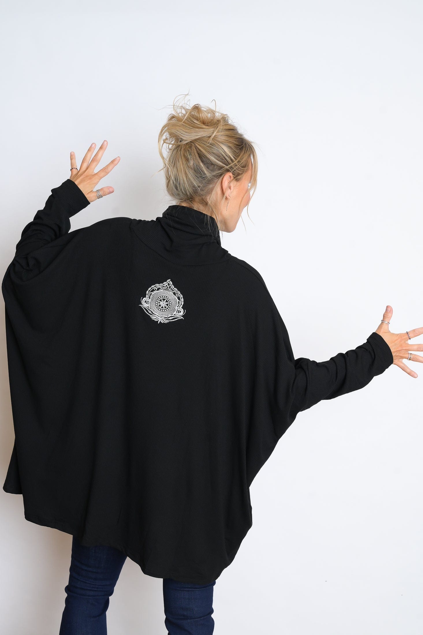 K SHIRT   גולף שחור אוברסייז image 3