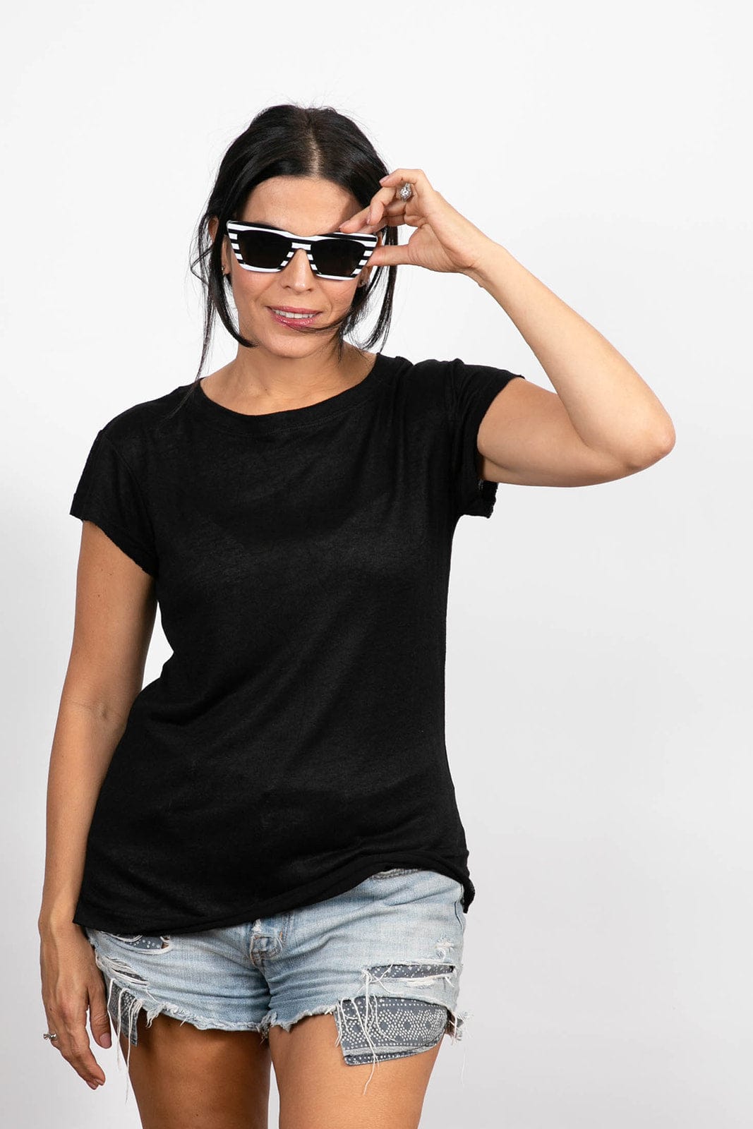 חולצה שחורה בייסיק NELLA image 2