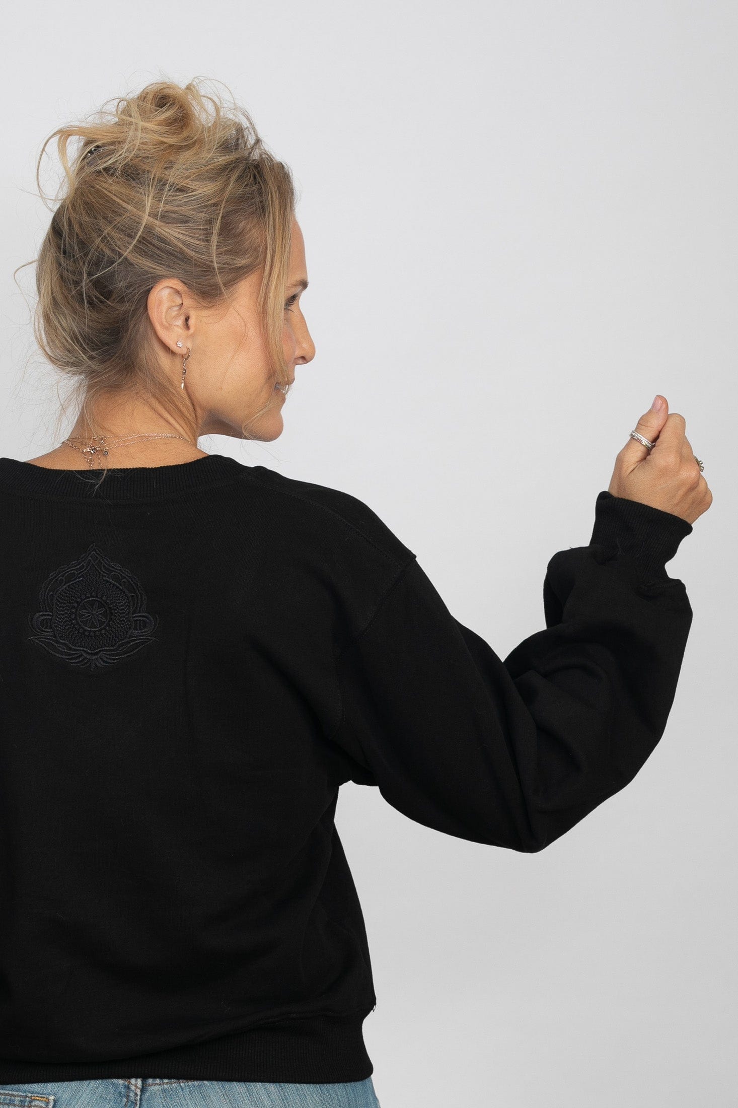 PEAR V  חולצת טרנינג שחורה image 1