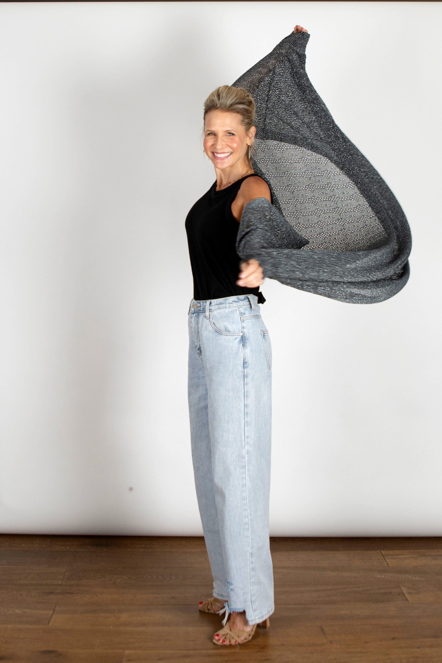 LIAM  עליונית סריג חורים שחור image 6