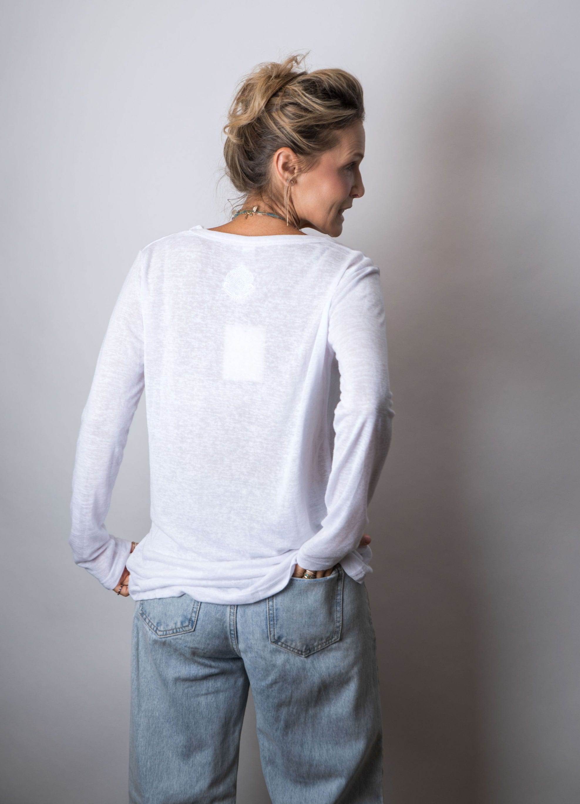 CHAVA חולצה בייסיק לבנה image 4