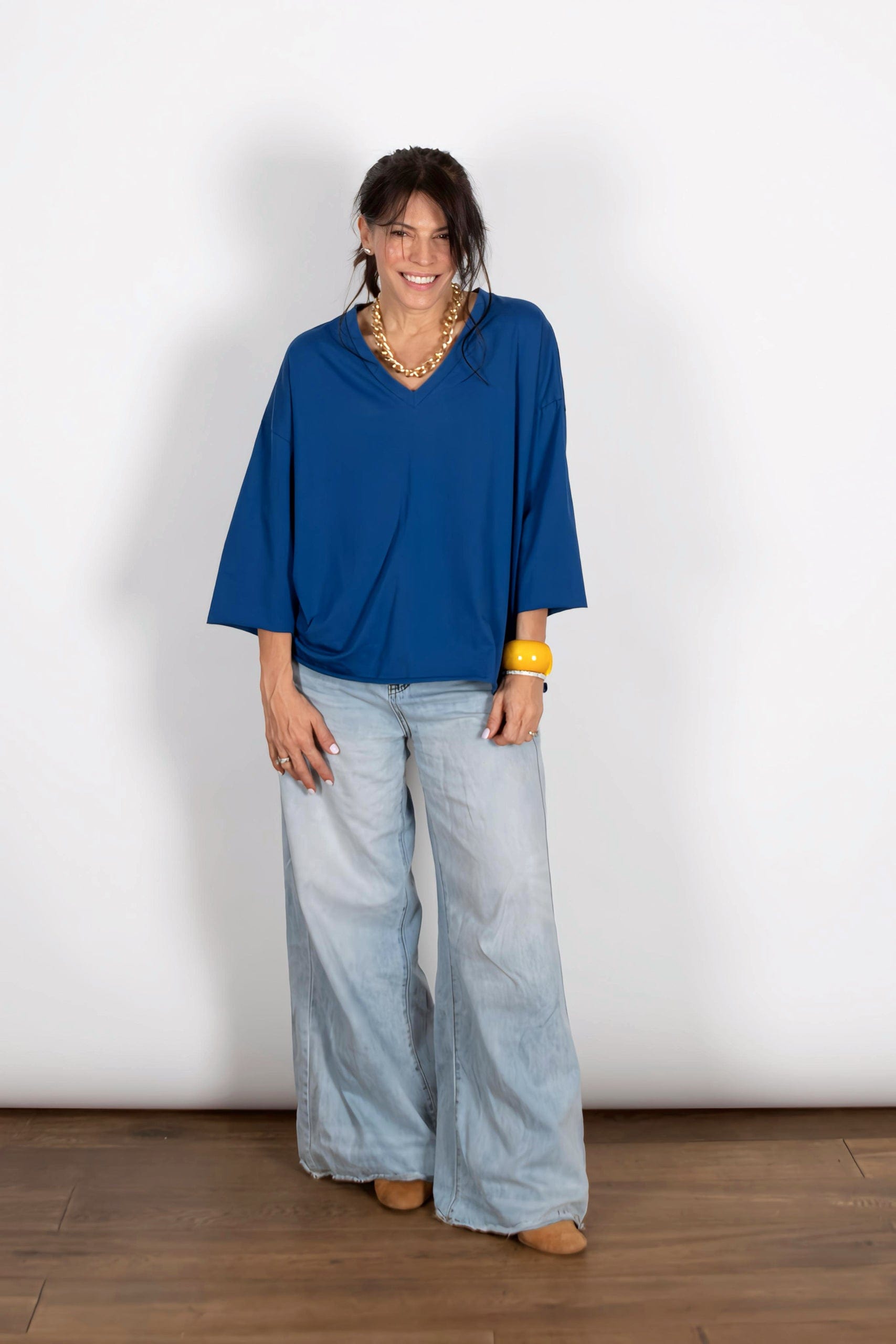 DANIEL כחולה V חולצה אוברסייז image 6