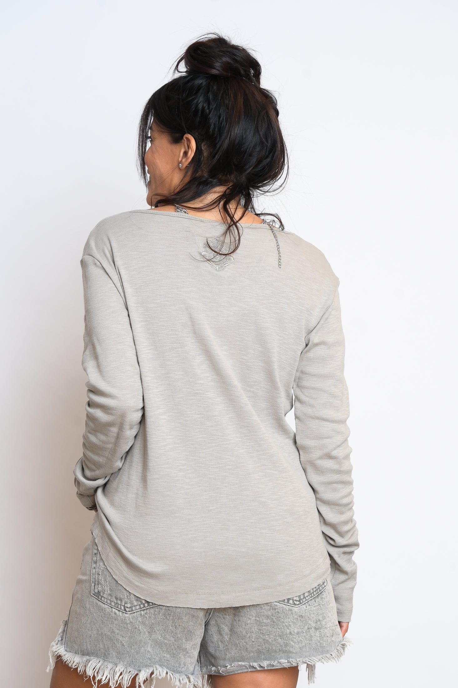 H SHIRT חולצה בייסיק image 6