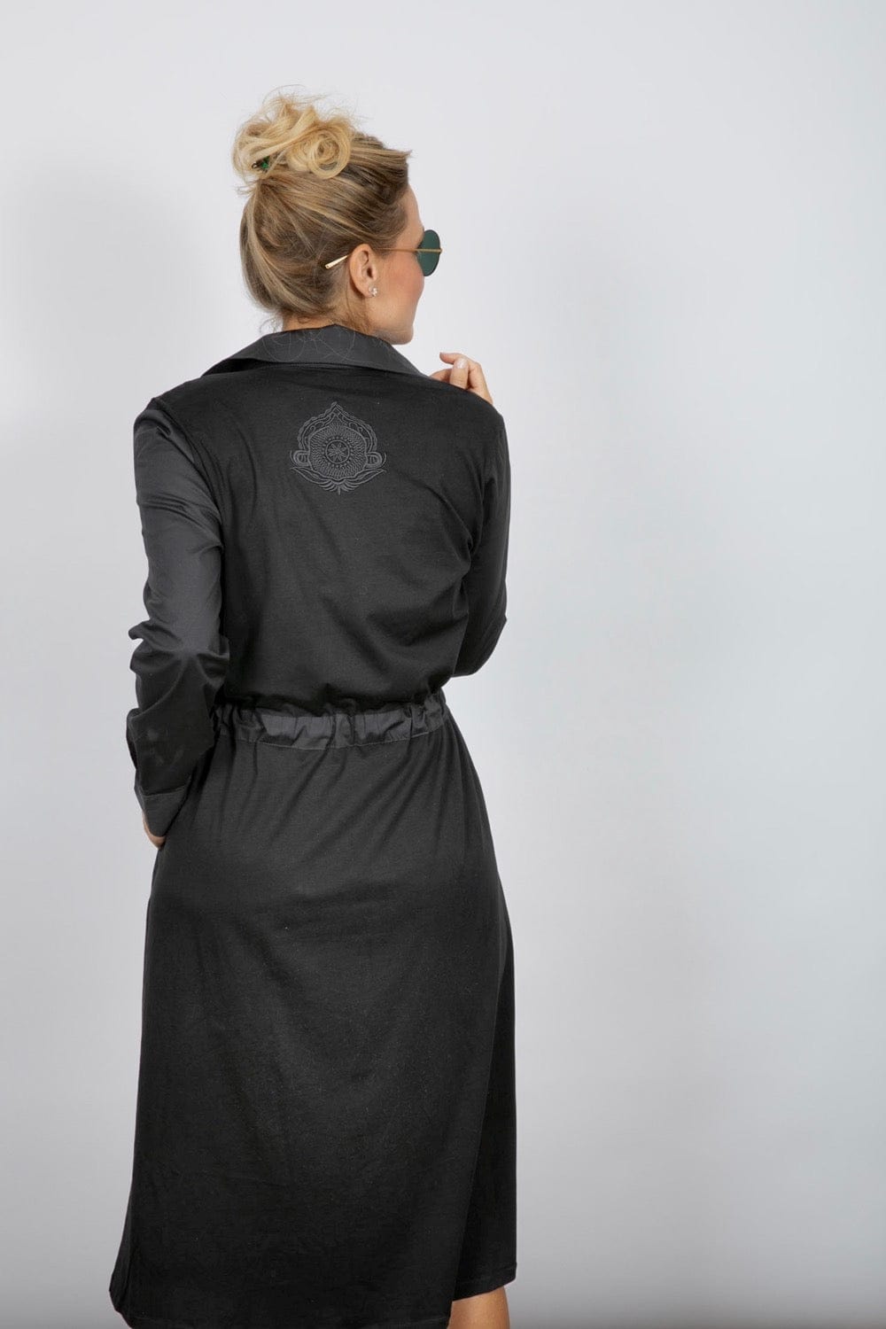 SAFIR שמלת כפתורים אפורה מידי image 10