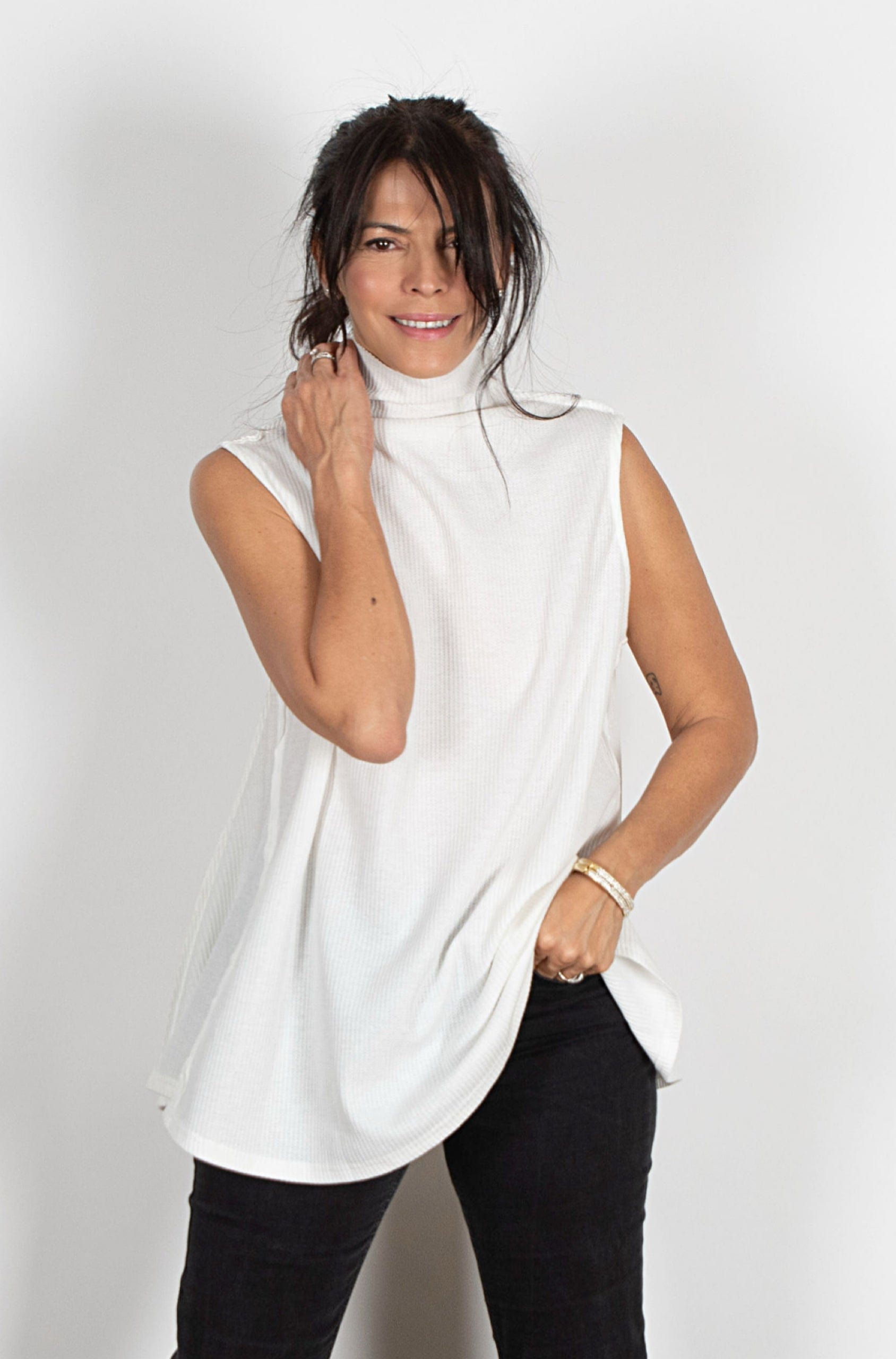 NOAM גופיית מיני גולף לבנה וופל image 0