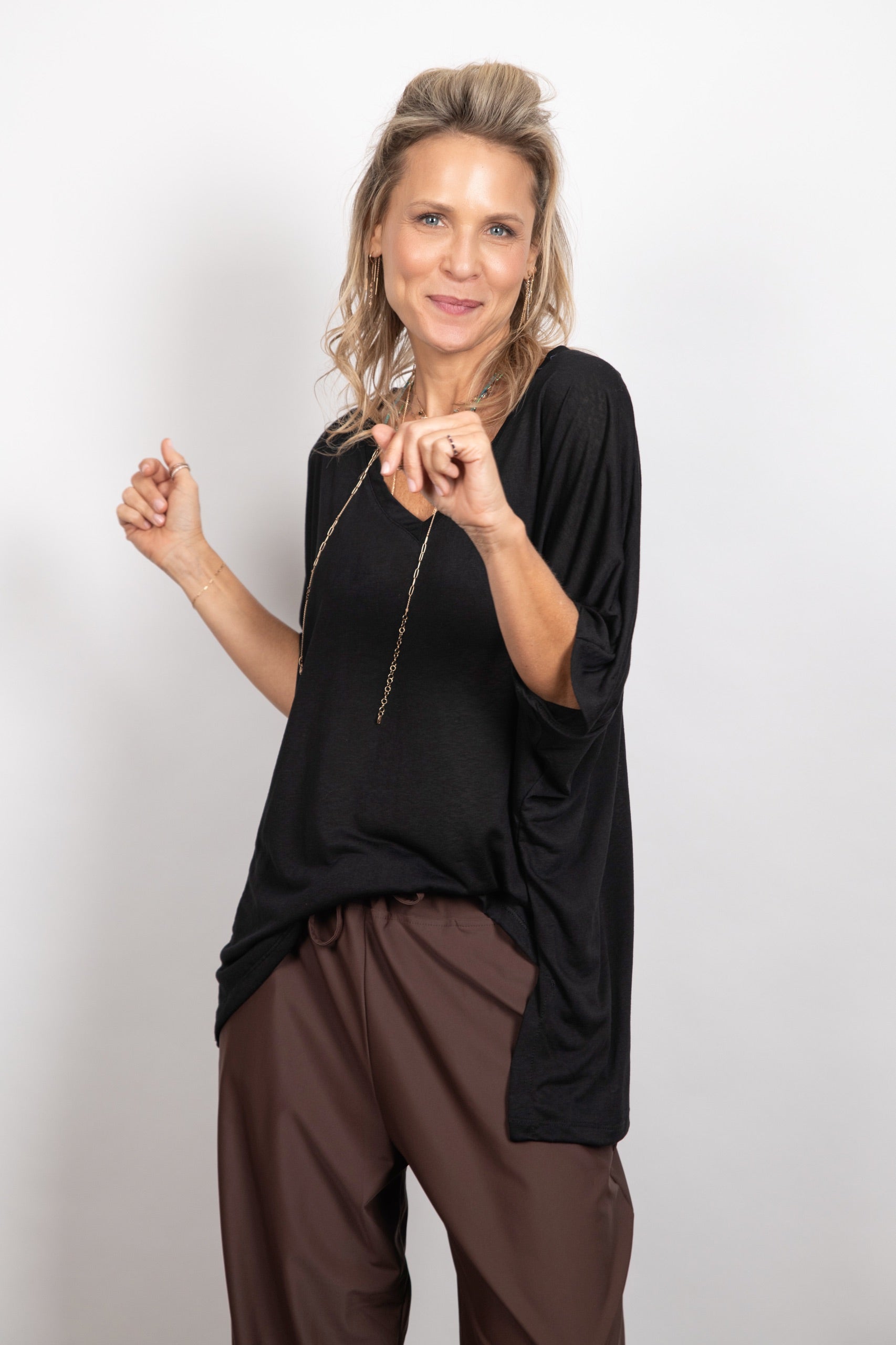 CLIO חולצה אוברסייז שחורה