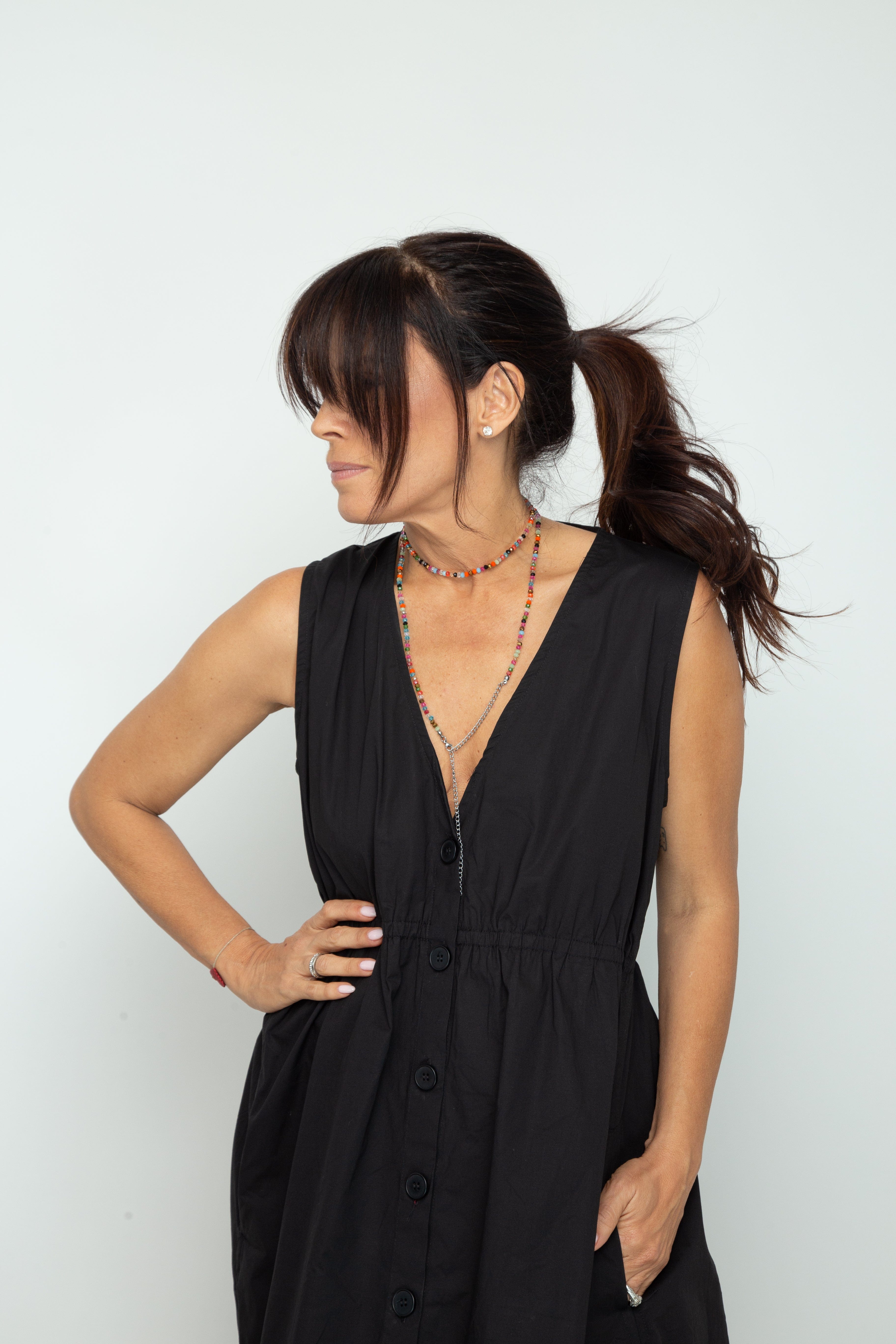 FOUR שמלה ללא שרוולים שחורה כפתורים image 6