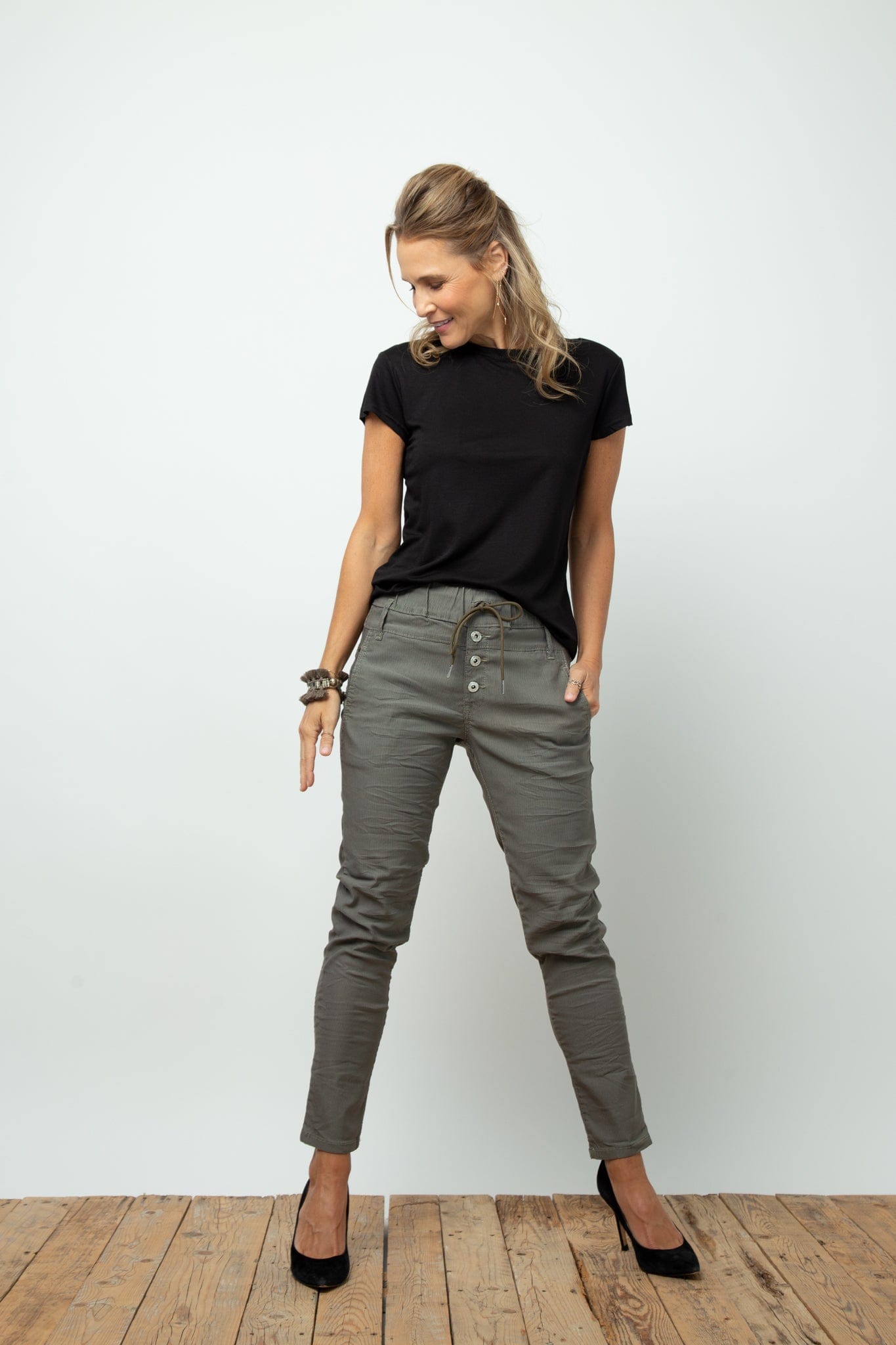 NINE חולצה בייסיק שחורה image 7