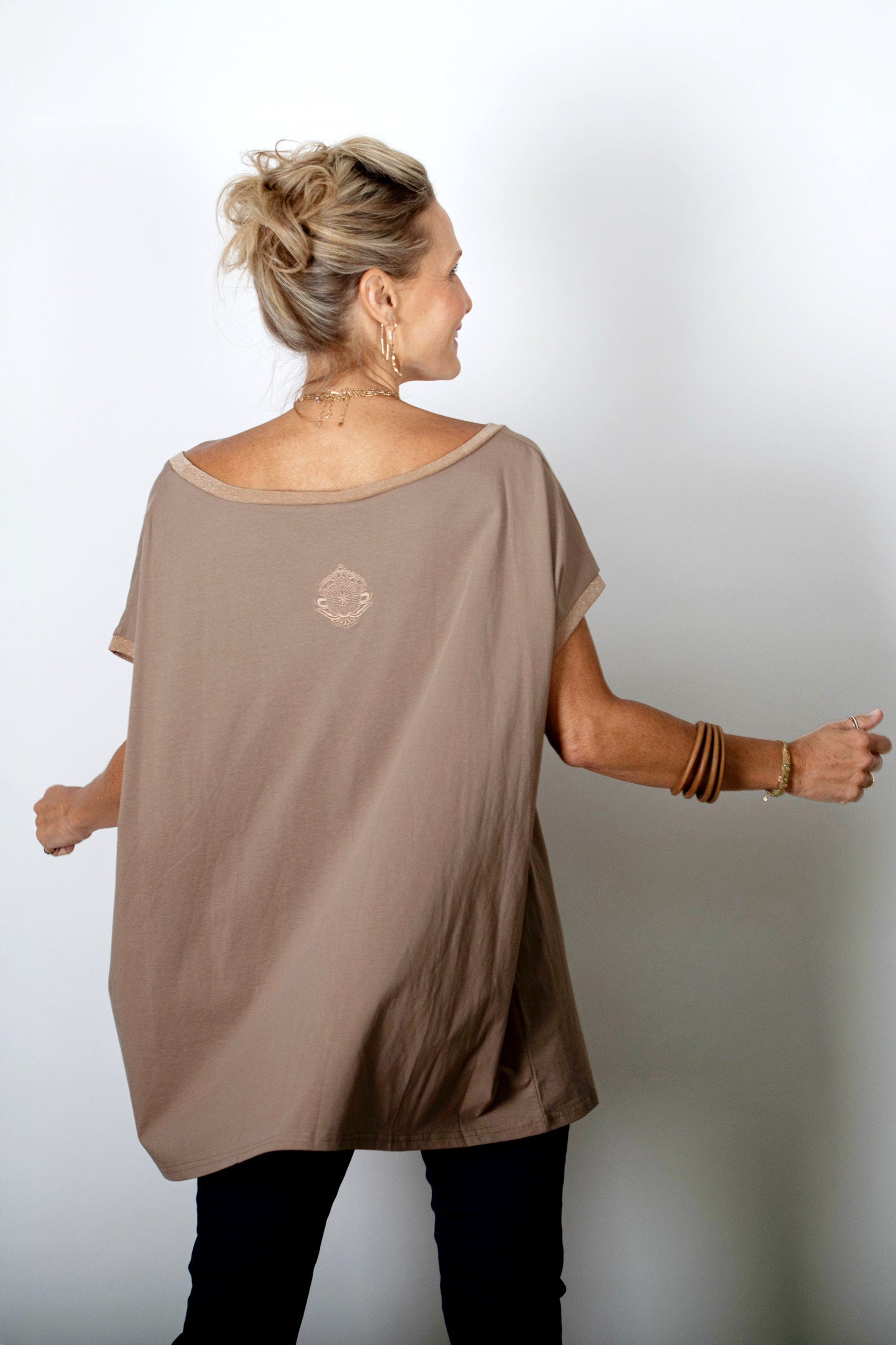 OFER חולצה קאמל אוברסייז image 2