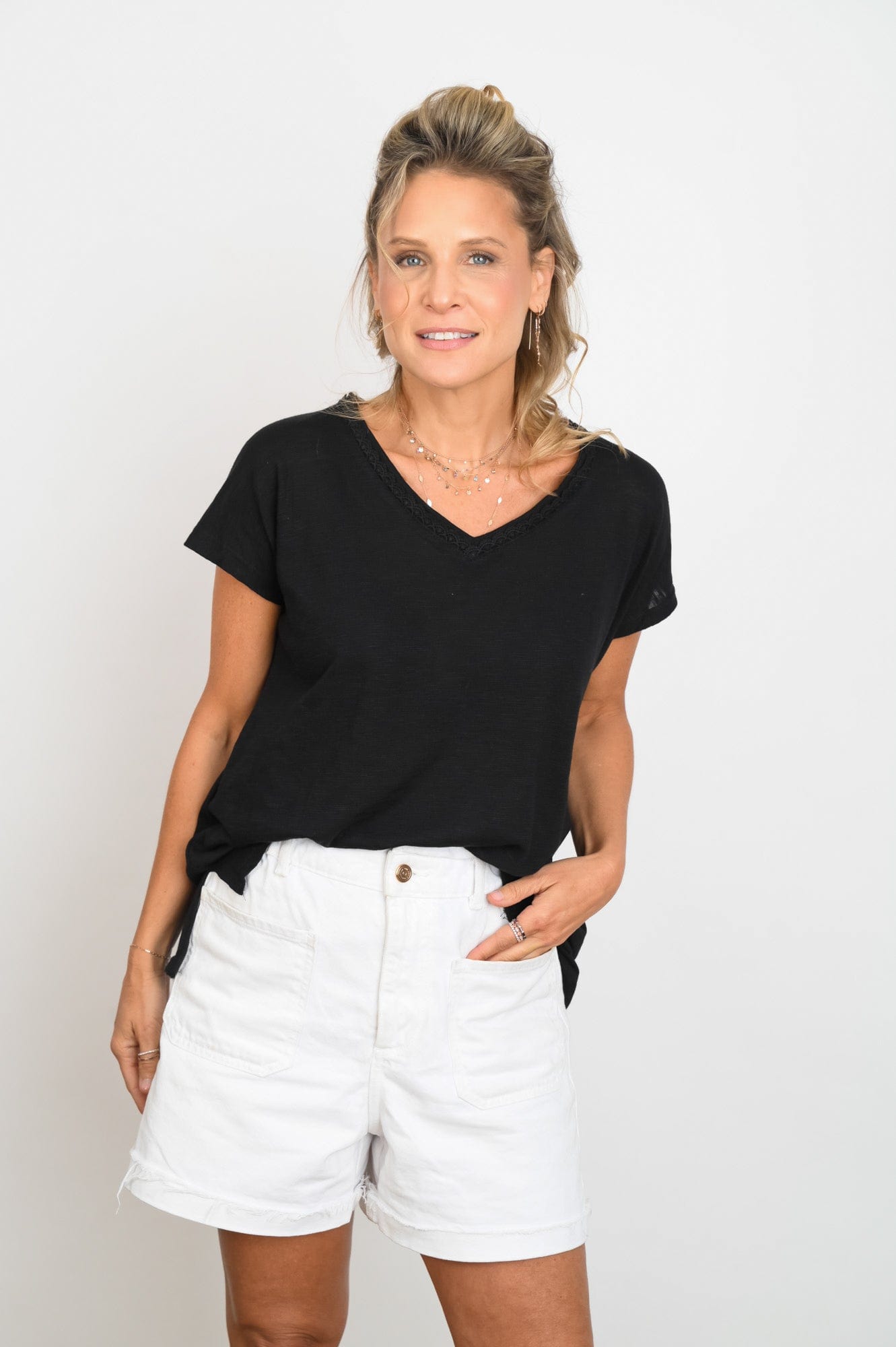 SAME V חולצה תחרה שחורה image 2