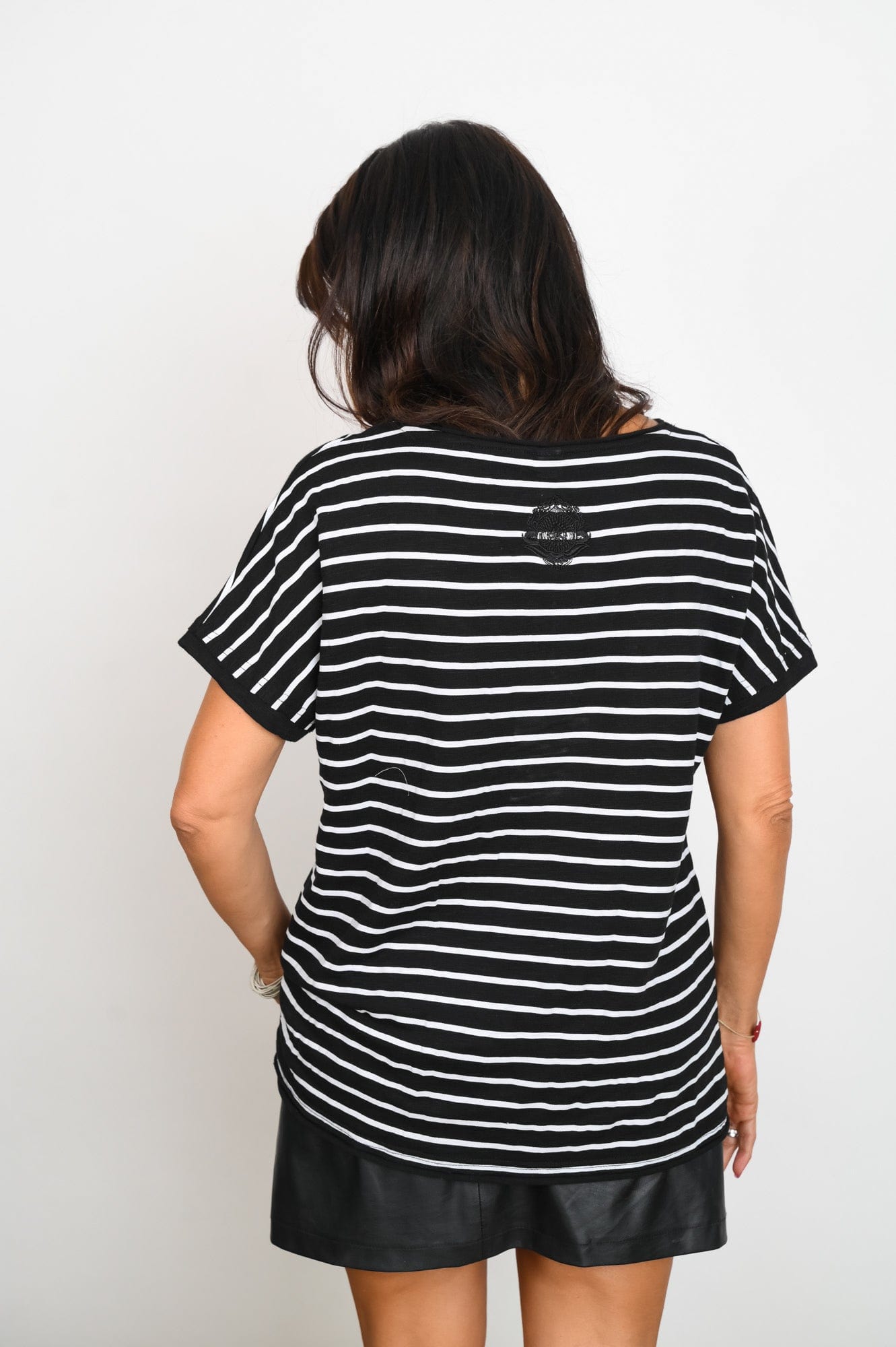 TRIP חולצה שחורה פסים image 3