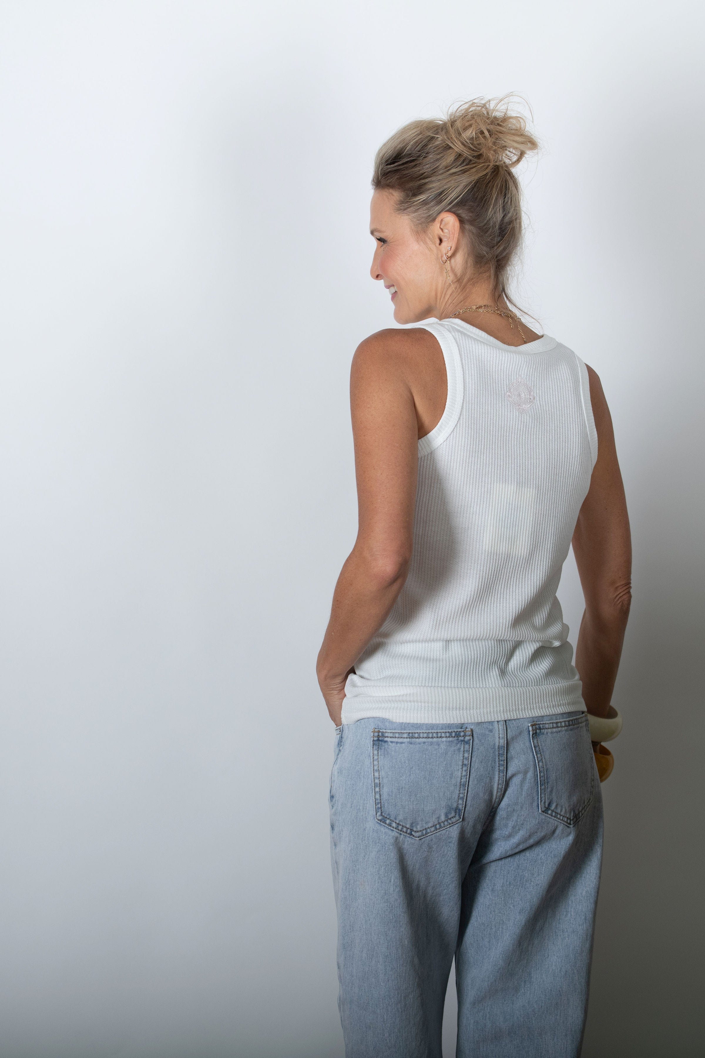 ROIE גופיית סבא לבנה וופל image 8