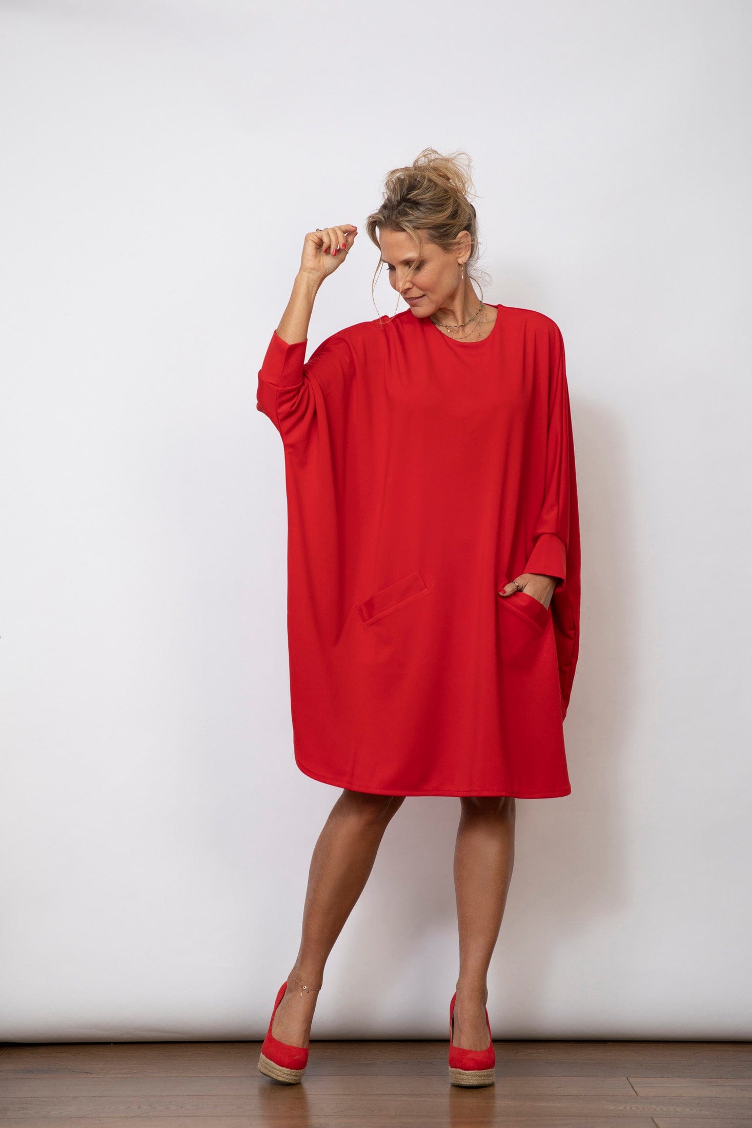 ERIS שמלה אדומה image 11