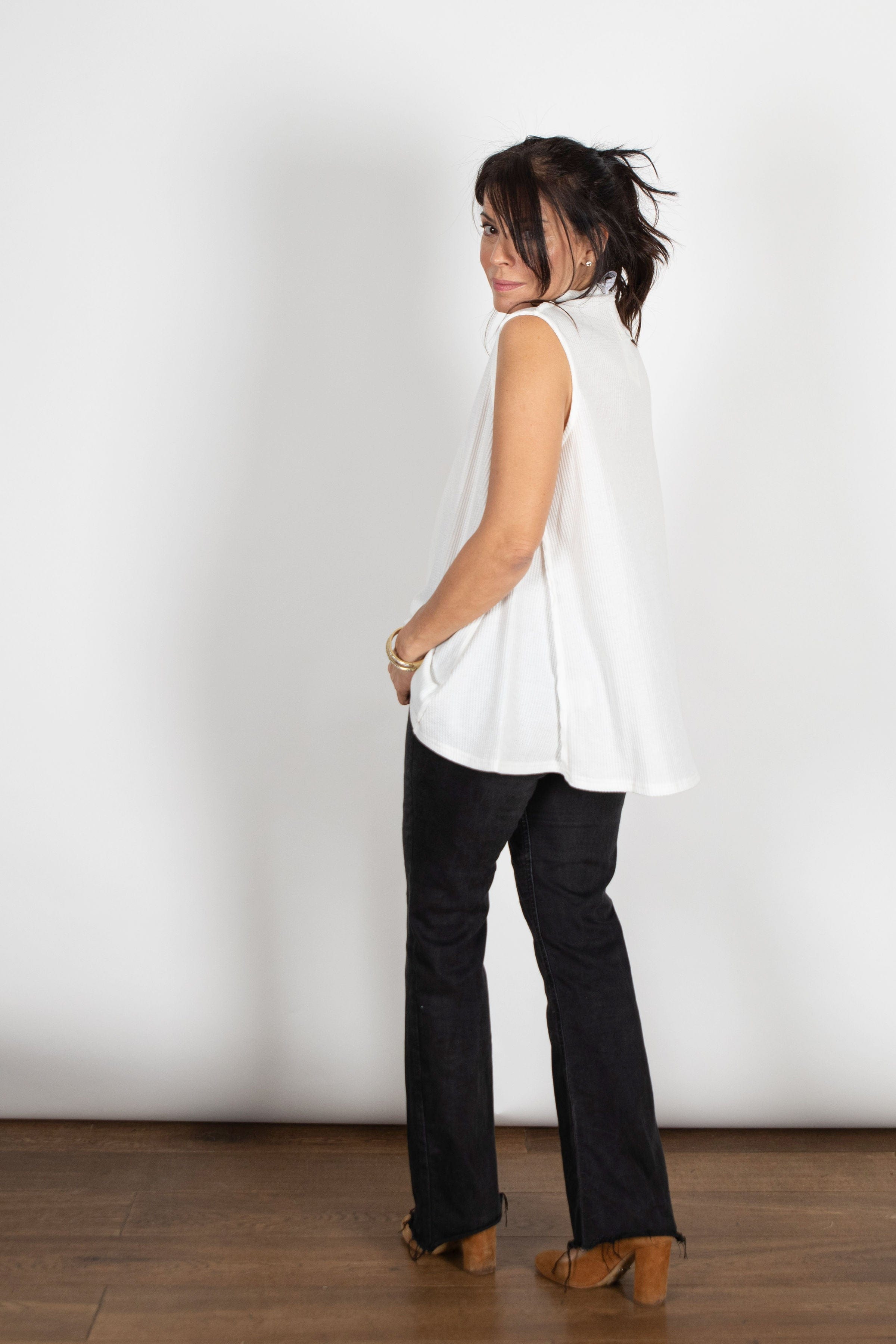 NOAM גופיית מיני גולף לבנה וופל image 7