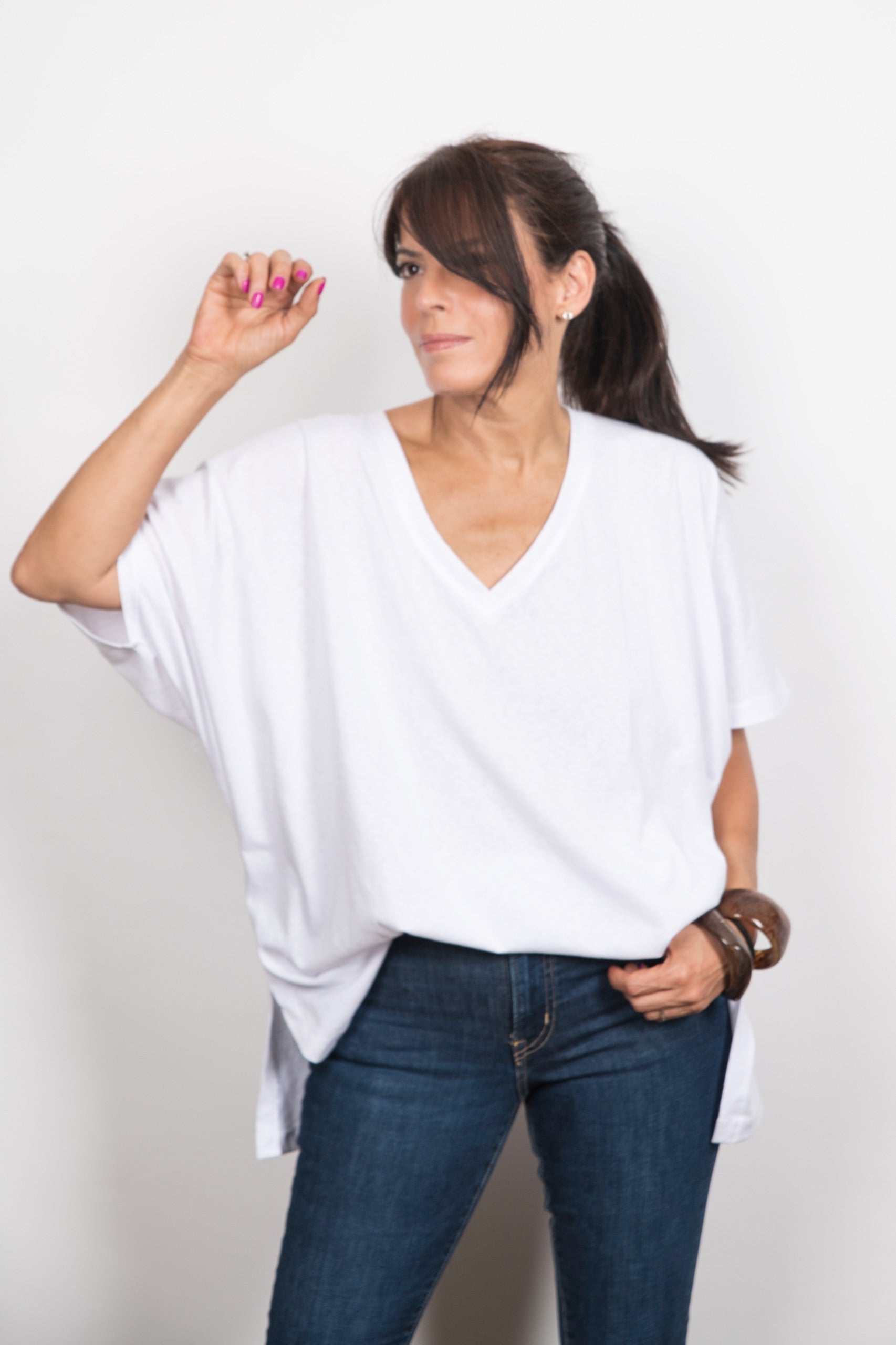 CLIO חולצה אוברסייז לבנה