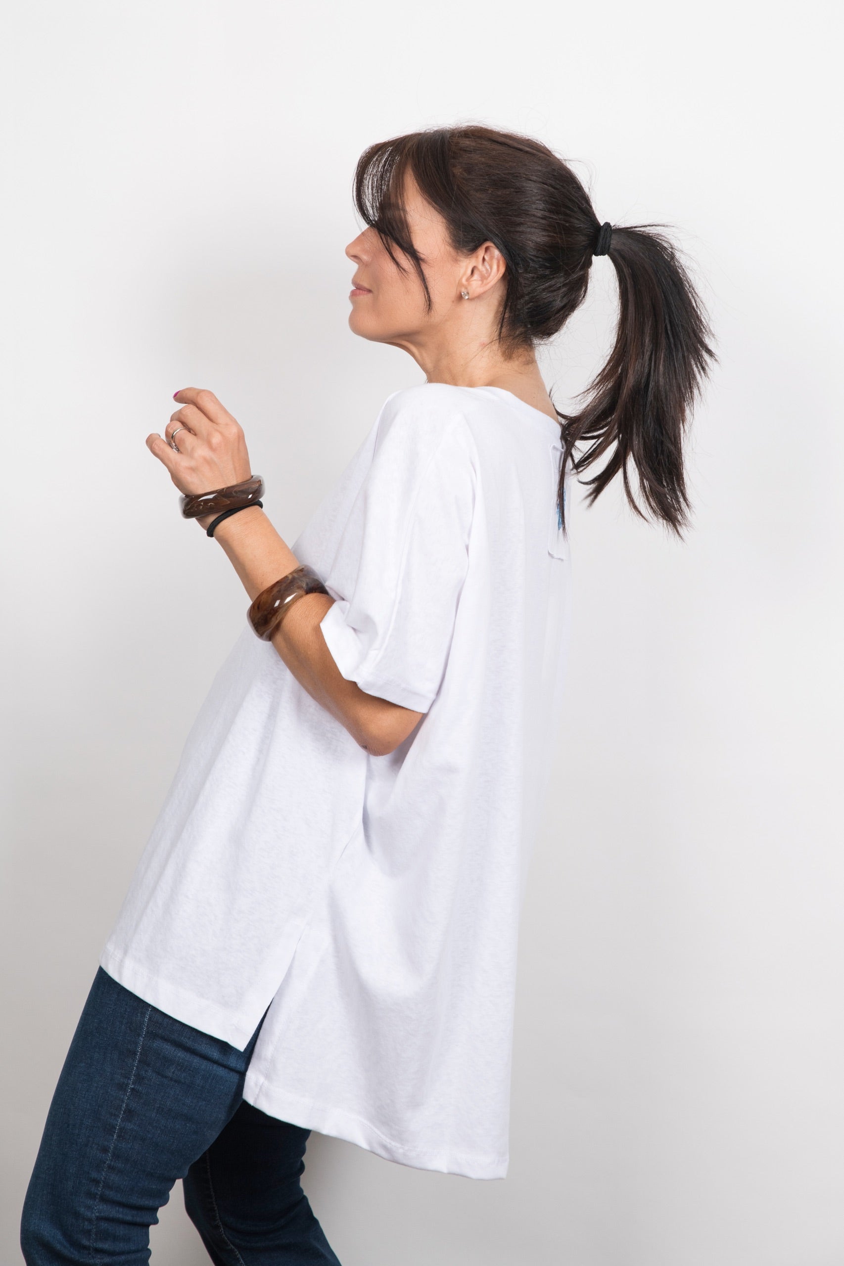 CLIO חולצה אוברסייז לבנה