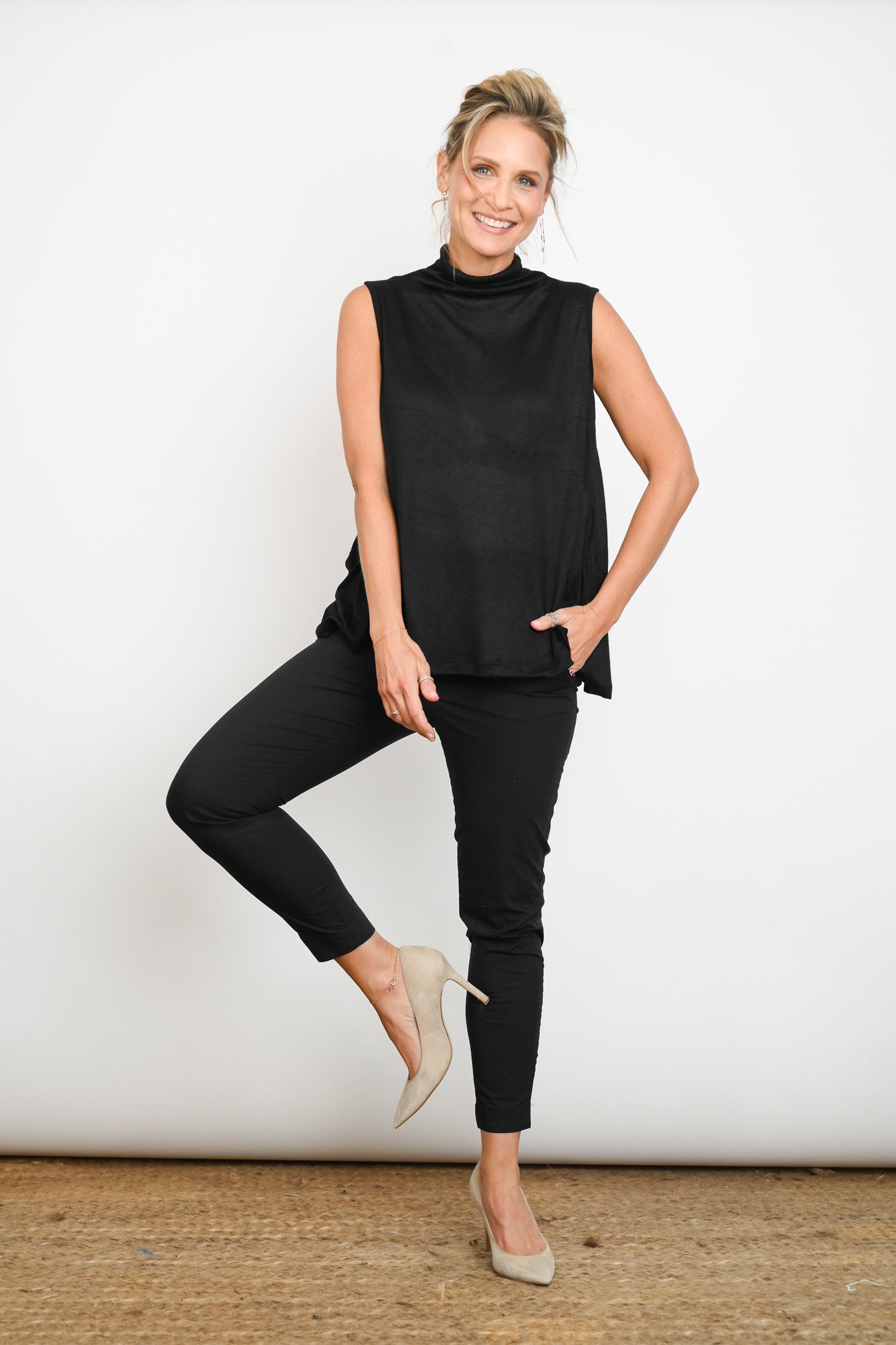 PHOEBE  גופיית מיני גולף שחורה