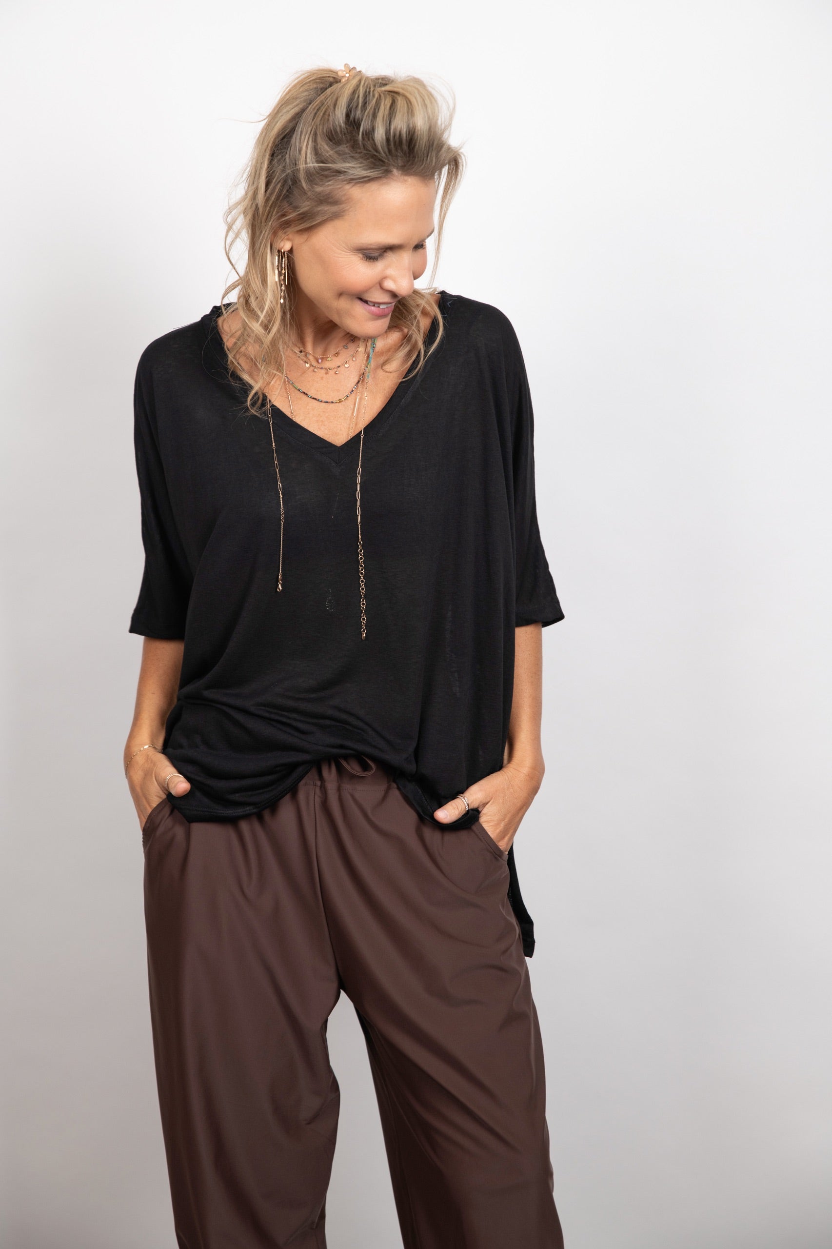 CLIO חולצה אוברסייז שחורה