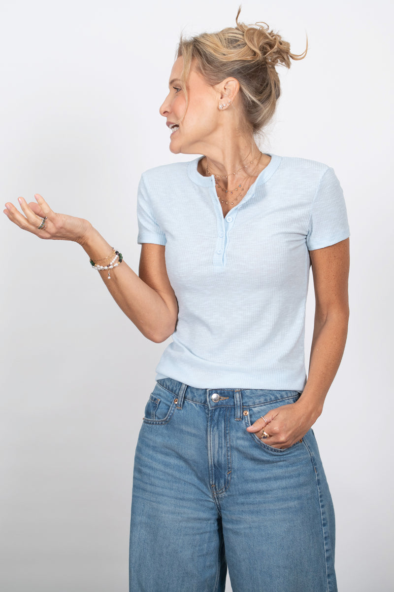 MINERVA  חולצת כפתורים תכלת קטנה