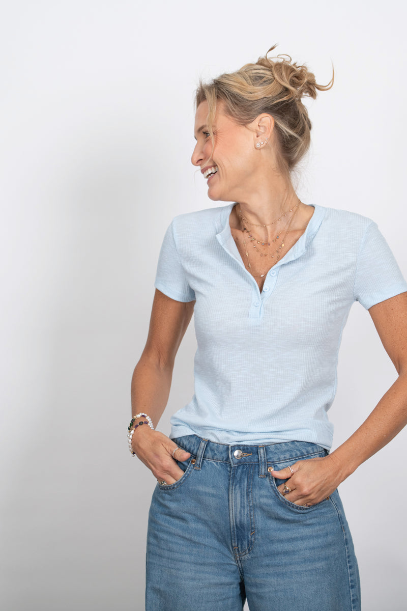 MINERVA  חולצת כפתורים תכלת קטנה