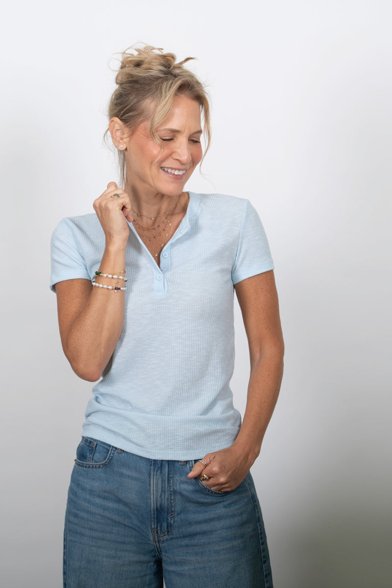 MINERVA  חולצת כפתורים תכלת קטנה