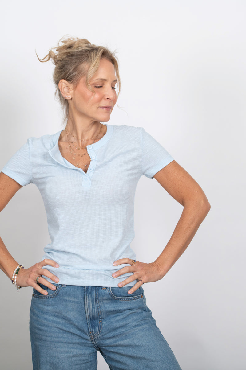 MINERVA  חולצת כפתורים תכלת קטנה