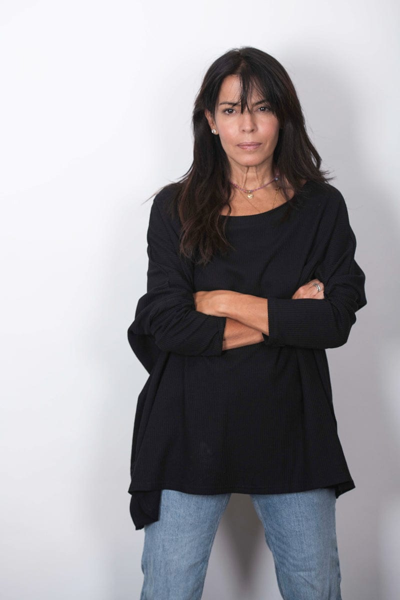 LARRY חולצה אוברסייז שחורה