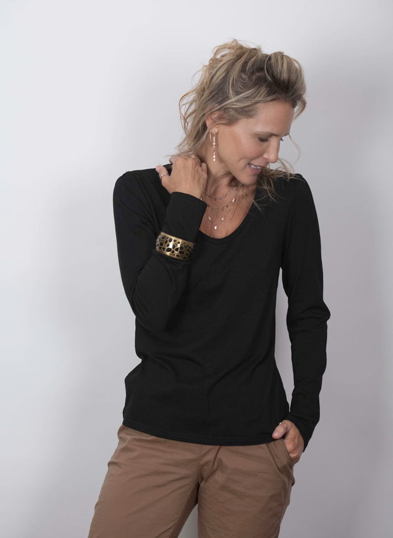 SAGIE חולצה שחורה בייסיק