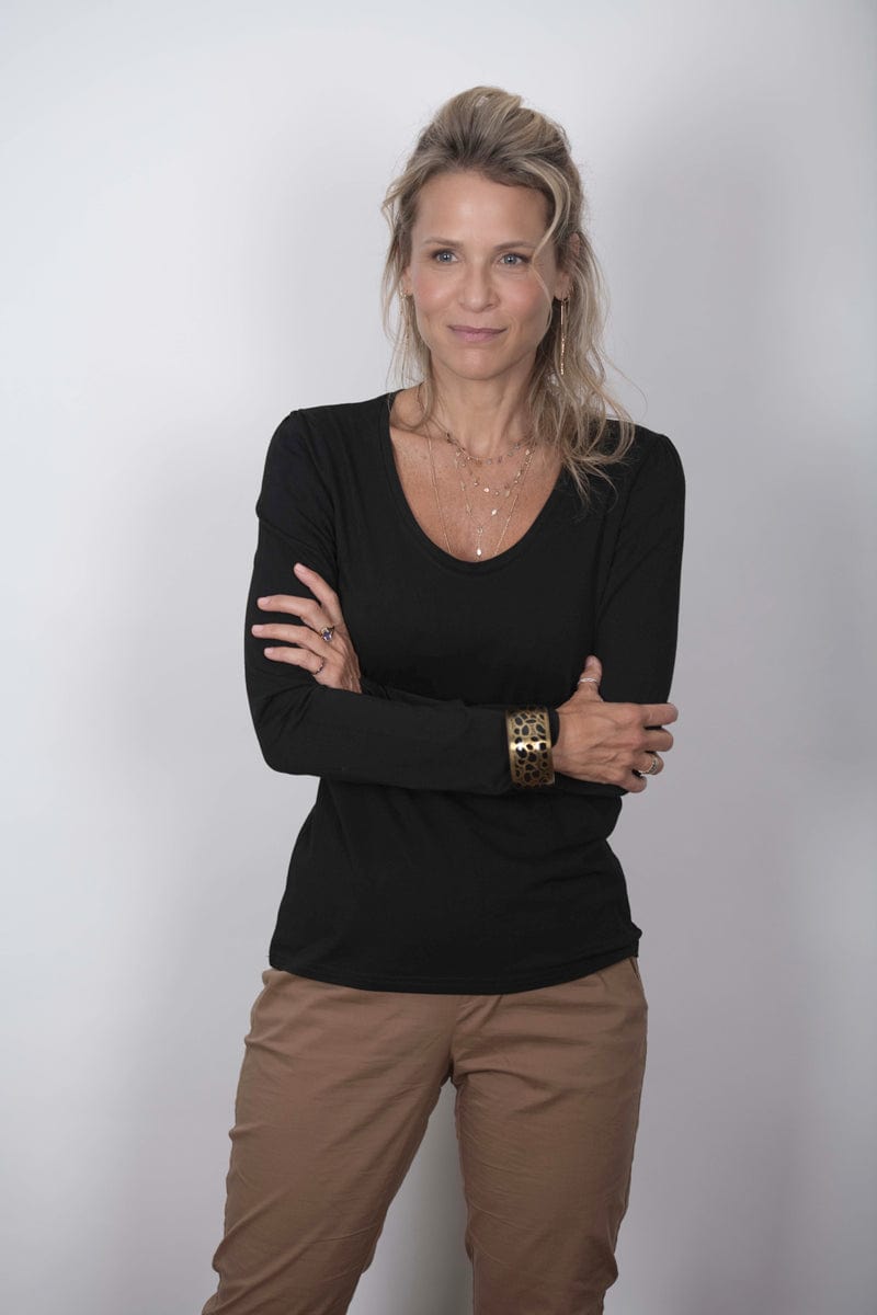 SAGIE חולצה שחורה בייסיק