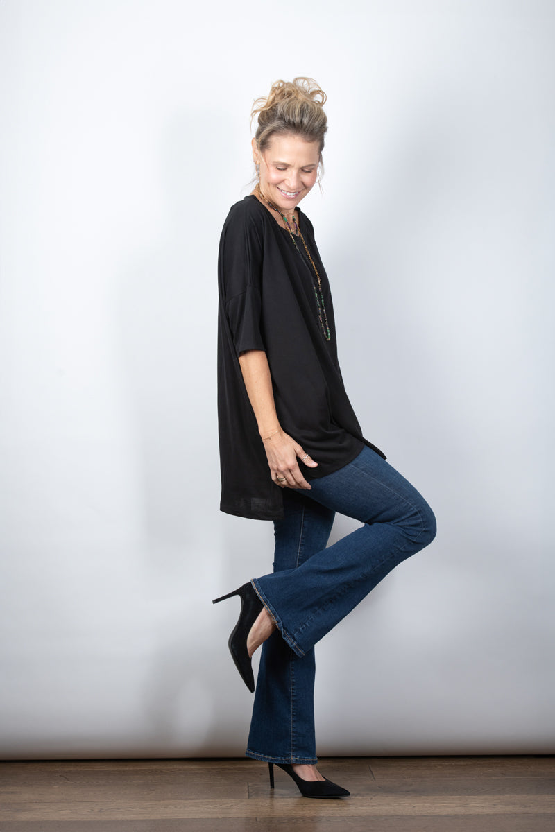 IRIS  חולצה אוברסייז גדולה שחורה