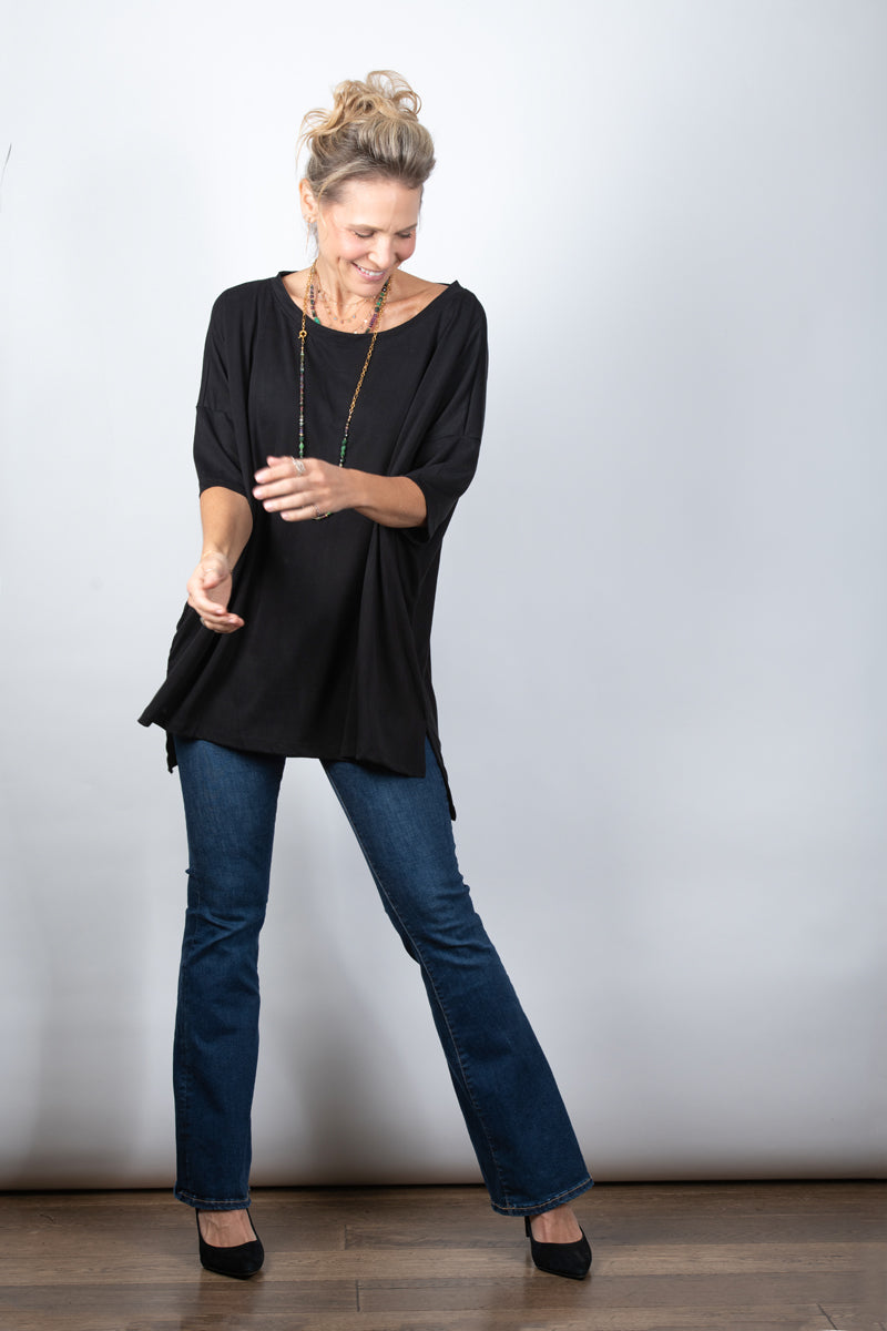 IRIS  חולצה אוברסייז גדולה שחורה