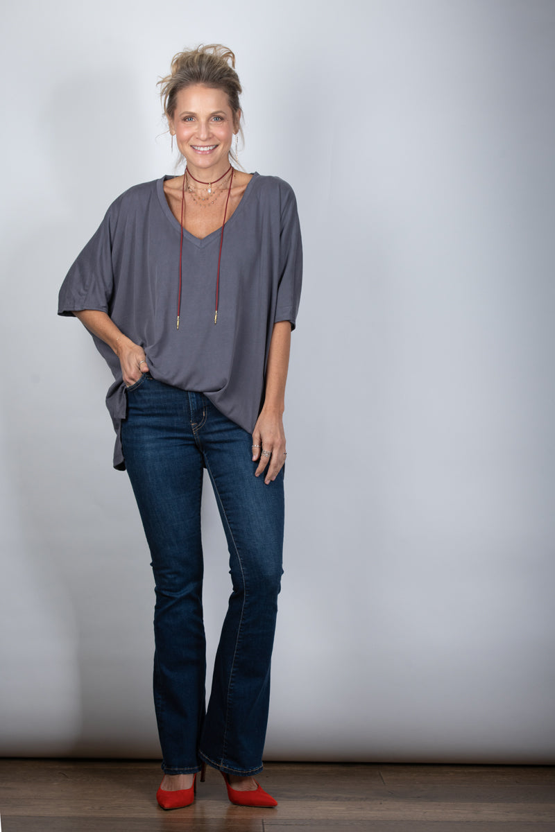 EOS V חולצה אוברסייז בייסיק אפורה