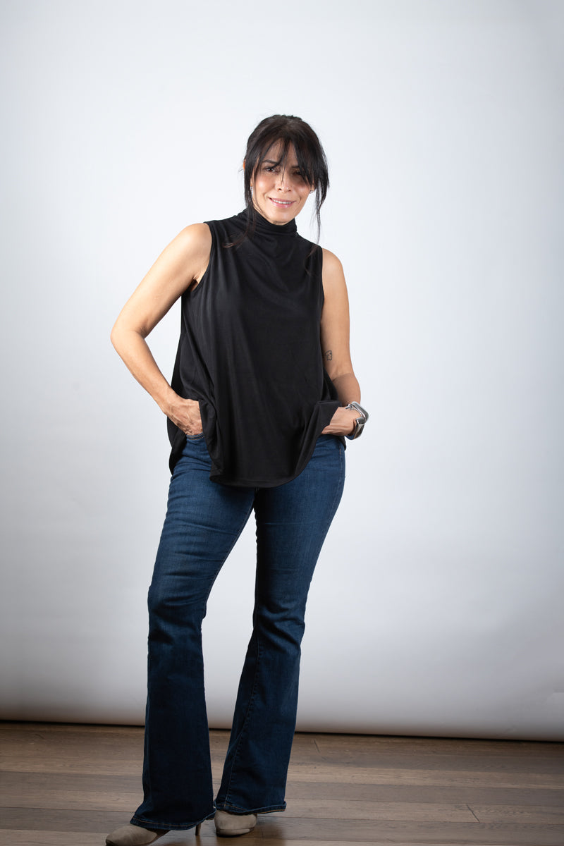 IRIS גופיית מיני גולף שחורה