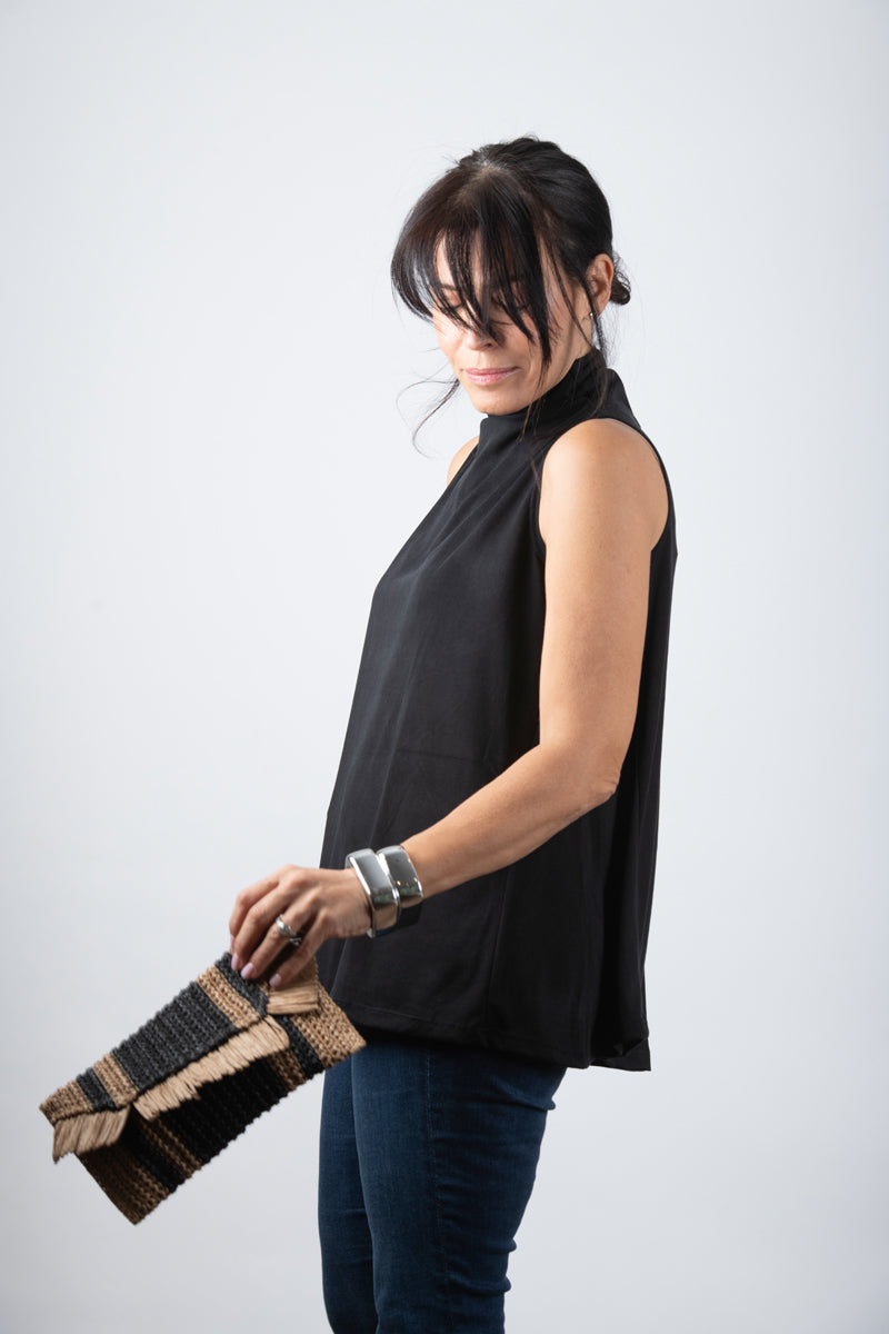 IRIS גופיית מיני גולף שחורה