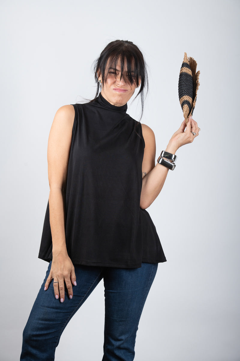 IRIS גופיית מיני גולף שחורה