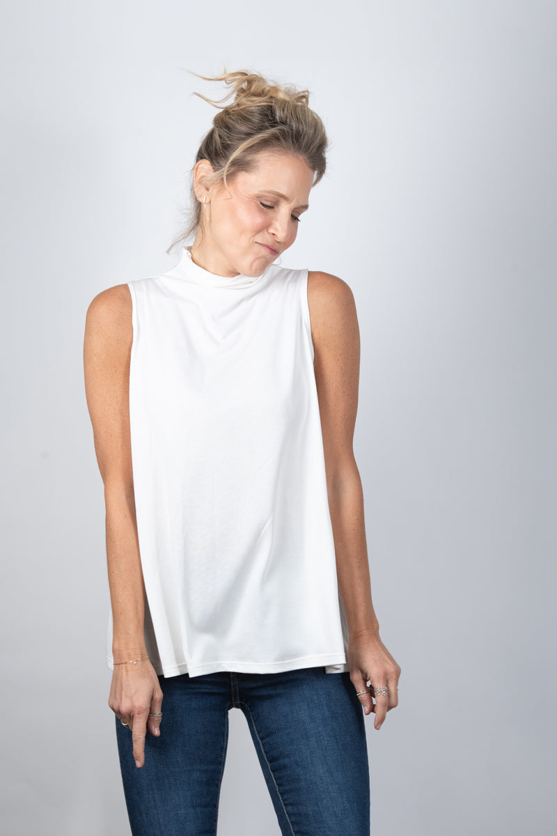 IRIS  גופיית מיני גולף לבנה