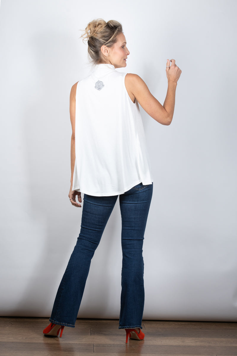 IRIS  גופיית מיני גולף לבנה