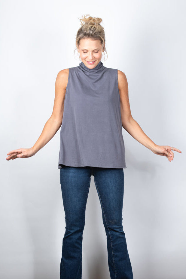 IRIS  גופיית מיני גולף אפורה