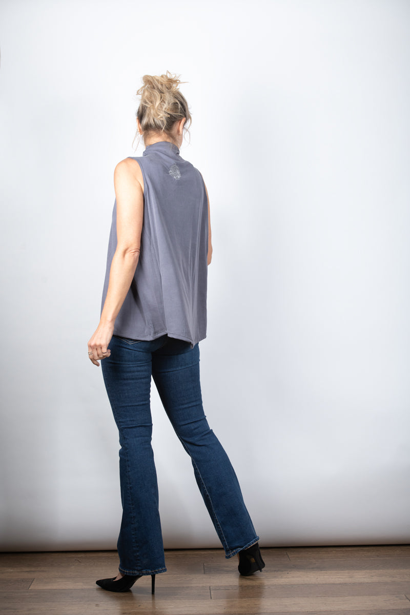 IRIS  גופיית מיני גולף אפורה