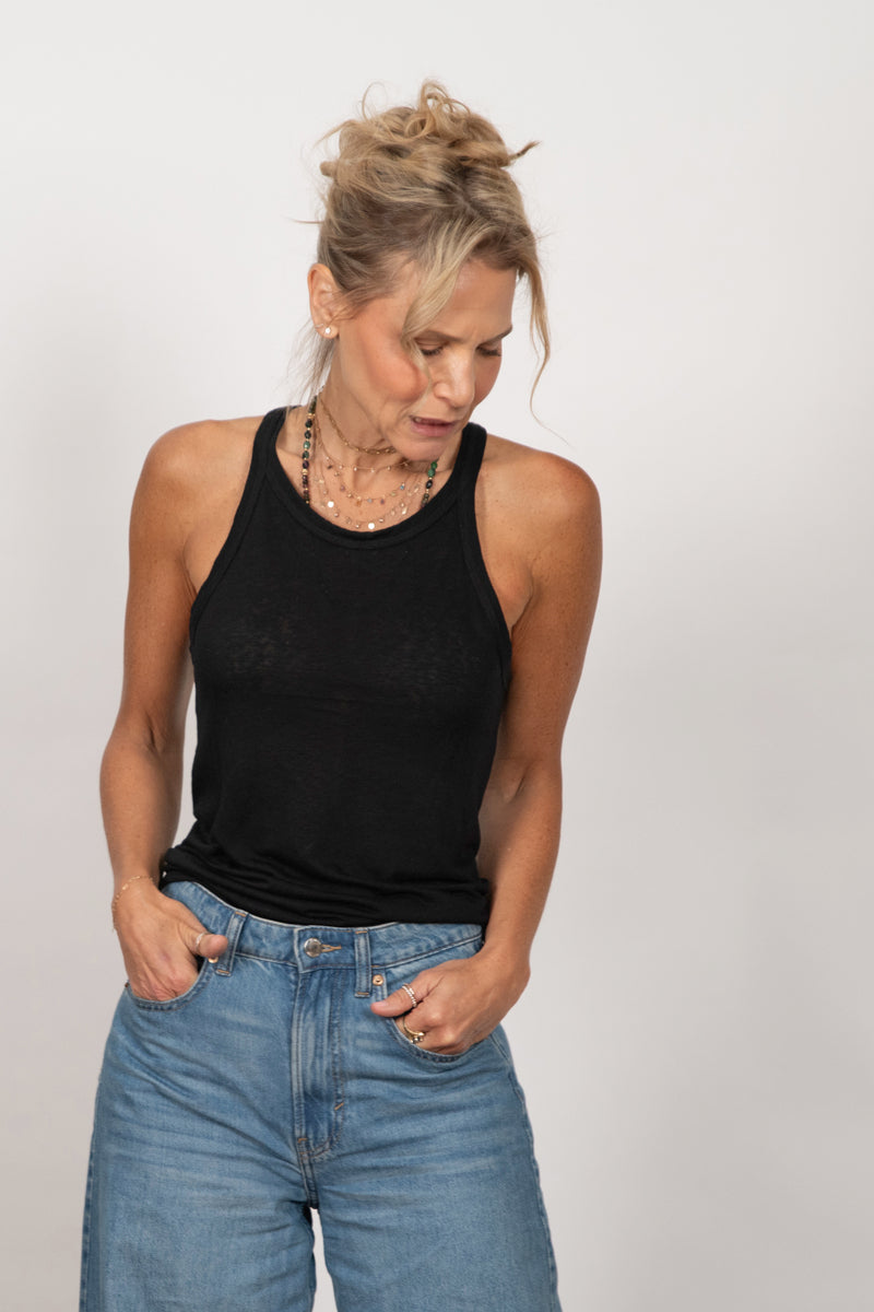 TOP TANK גופיה שחורה קטנה