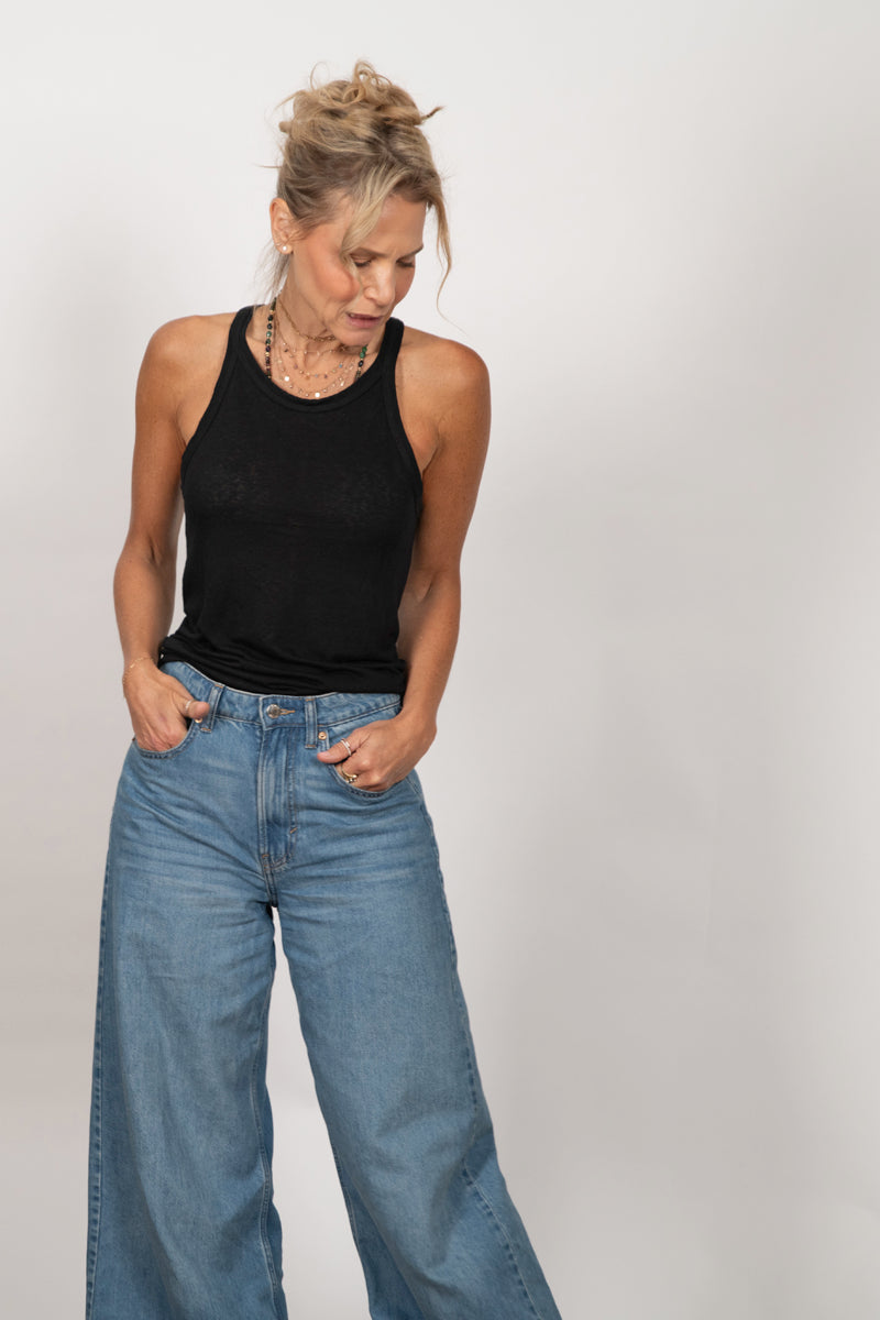 TOP TANK גופיה שחורה קטנה