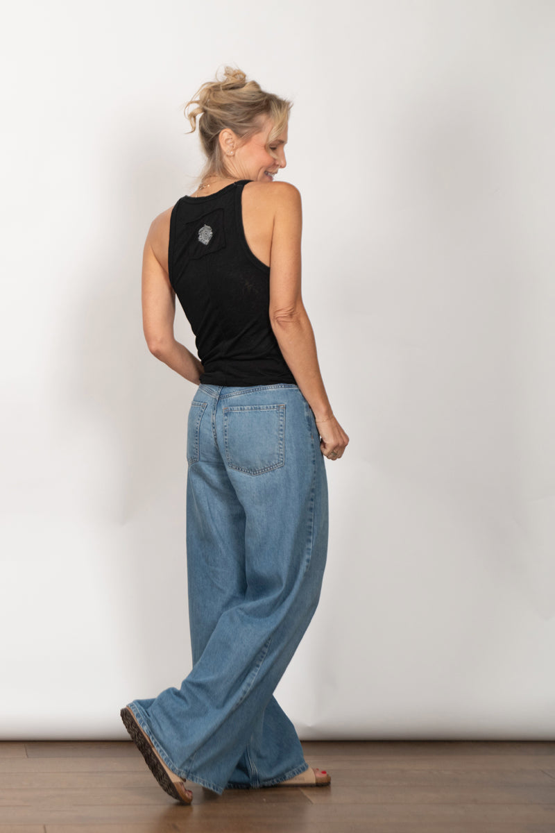 TOP TANK גופיה שחורה קטנה