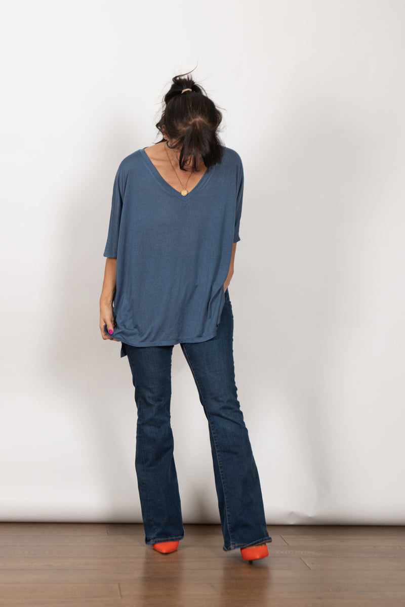 CLIO חולצה אוברסייז כחולה