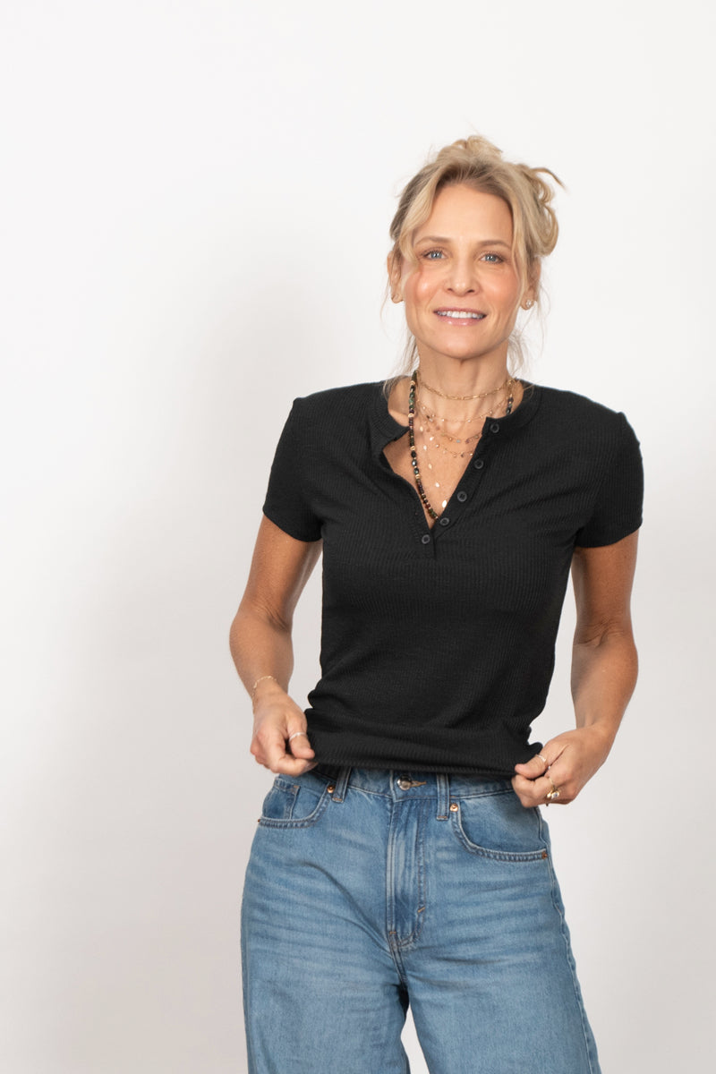 MINERVA  חולצת כפתורים שחורה קטנה